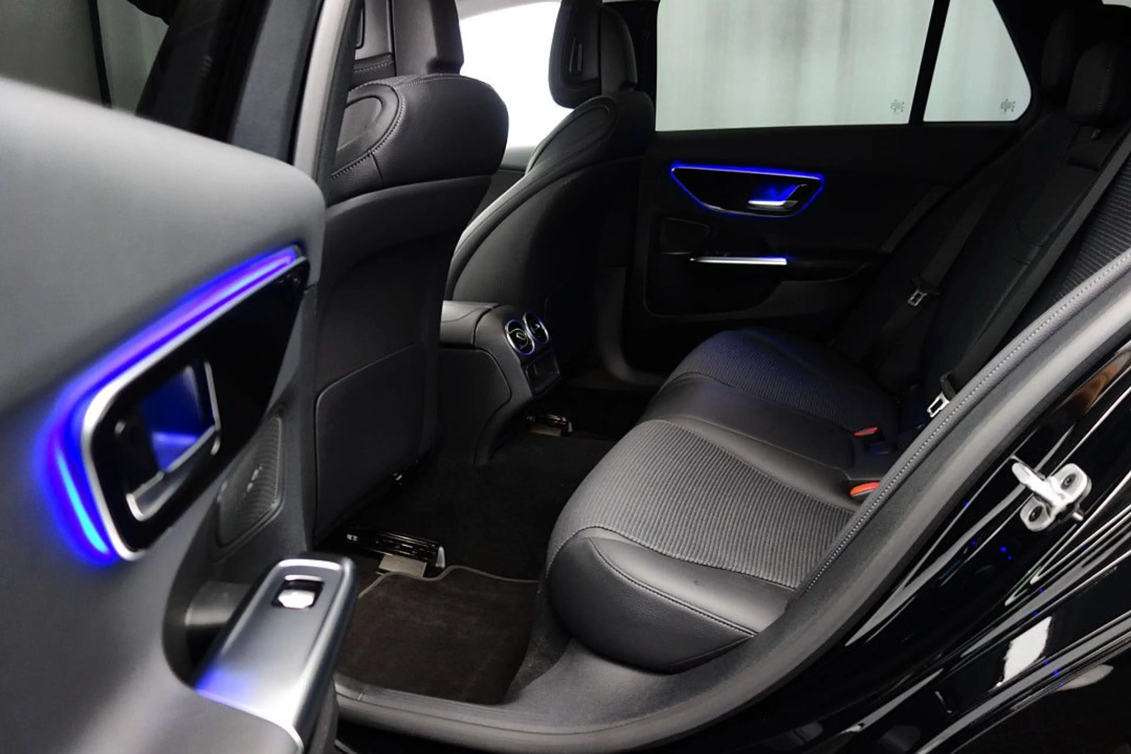 Mercedes-Benz C 200 d T 9G-TRONIC RFKMRA+E-HECK+E-SITZE+ACC+LED — photo 15