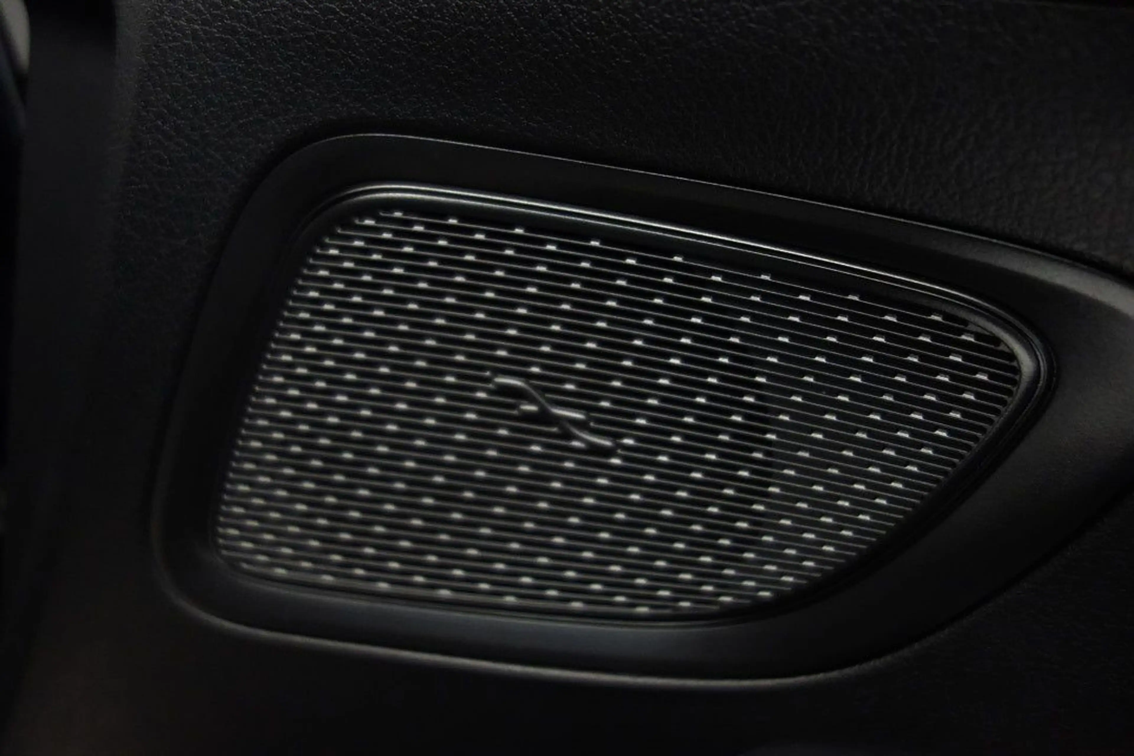 Mercedes-Benz C 200 d T 9G-TRONIC RFKMRA+E-HECK+E-SITZE+ACC+LED — photo 25