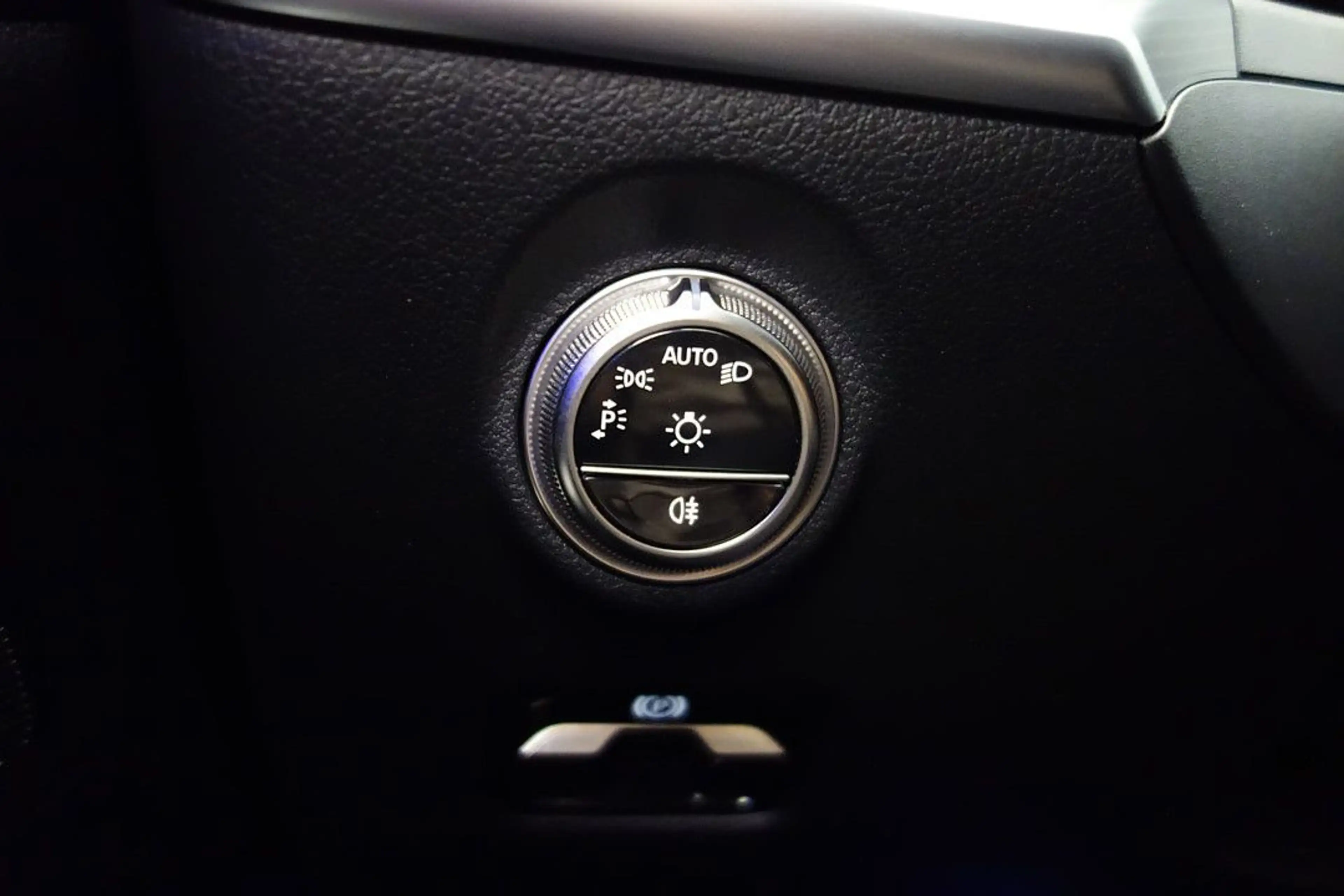 Mercedes-Benz C 200 d T 9G-TRONIC RFKMRA+E-HECK+E-SITZE+ACC+LED — photo 30