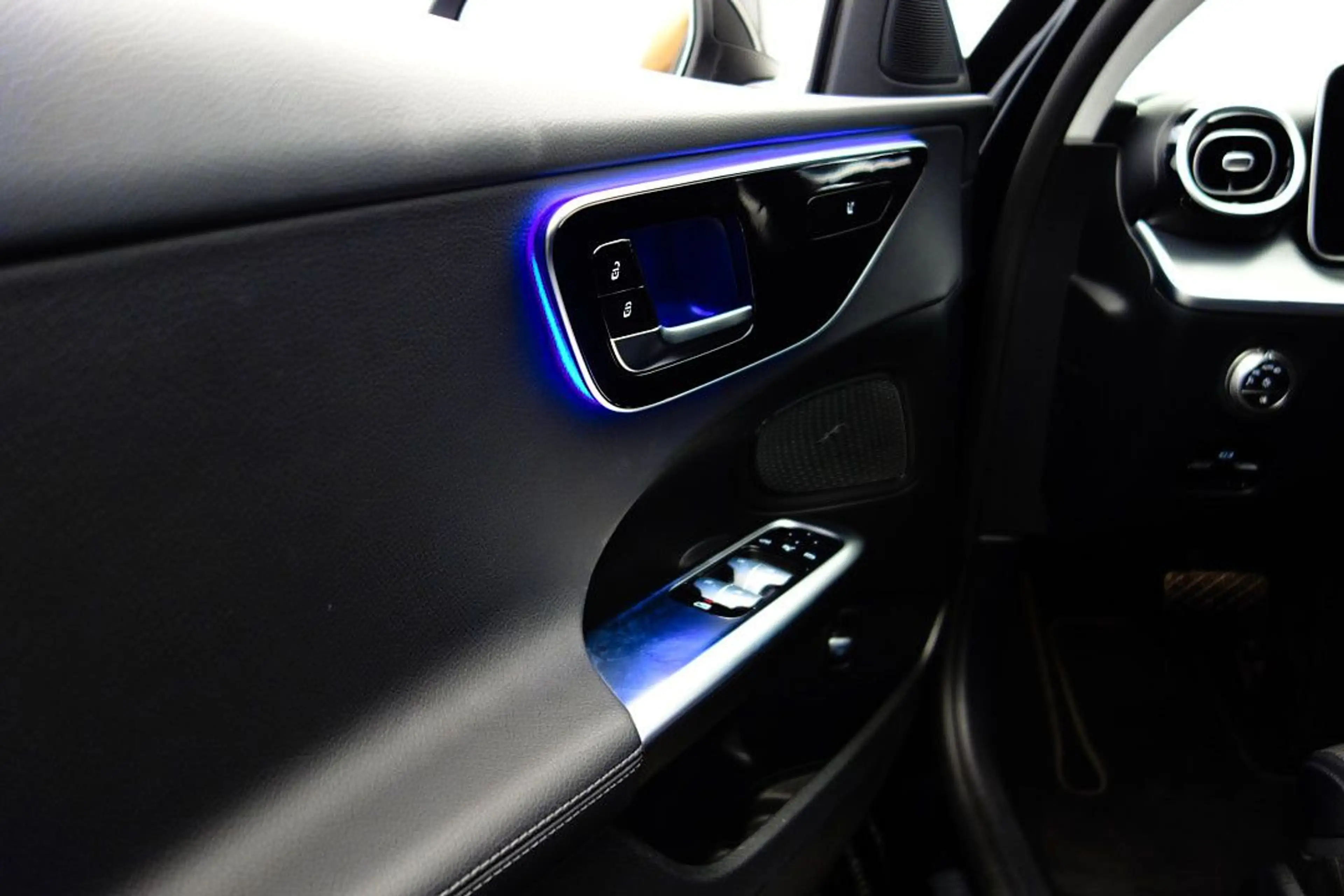 Mercedes-Benz C 200 d T 9G-TRONIC RFKMRA+E-HECK+E-SITZE+ACC+LED — photo 14