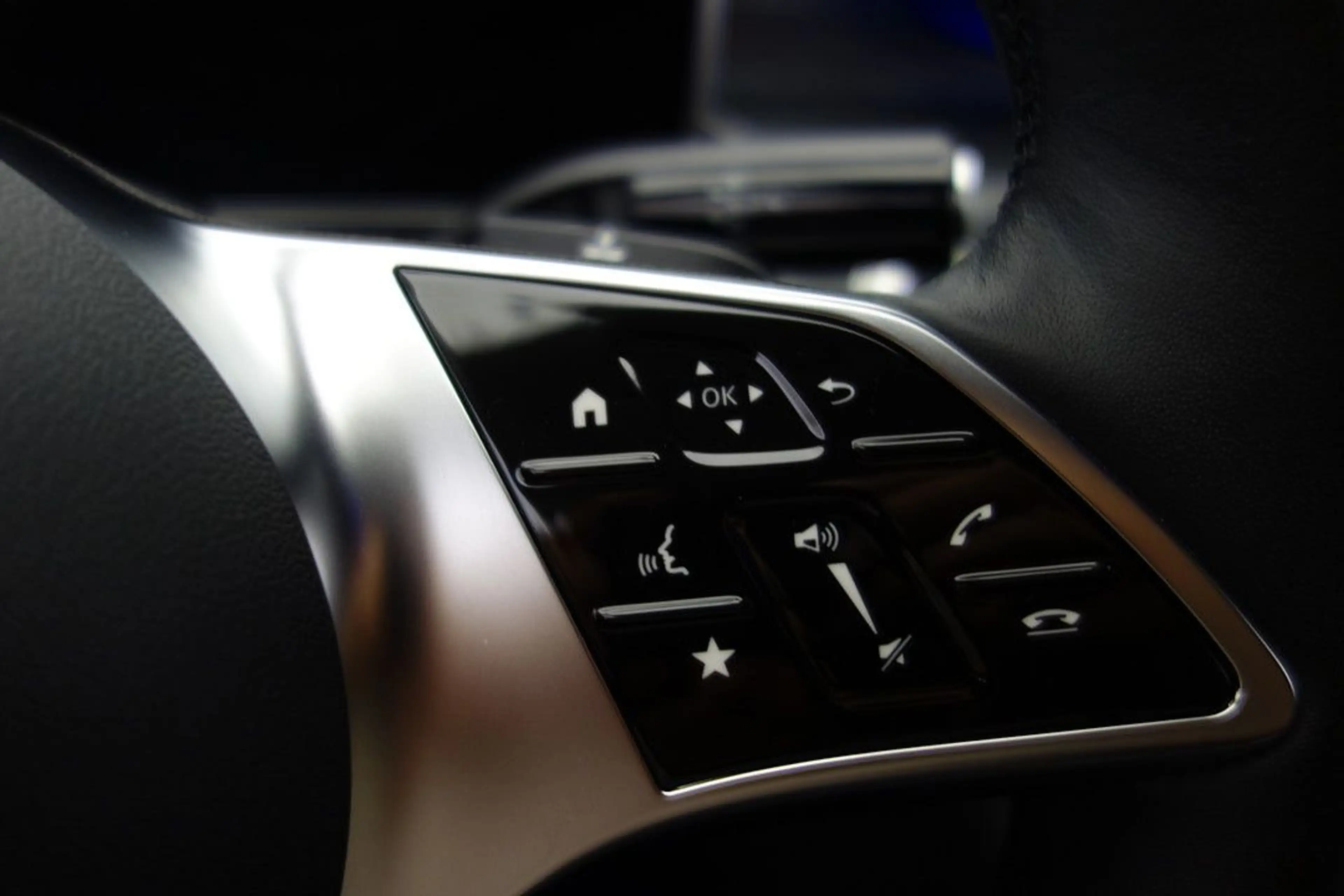 Mercedes-Benz C 200 d T 9G-TRONIC RFKMRA+E-HECK+E-SITZE+ACC+LED — photo 32