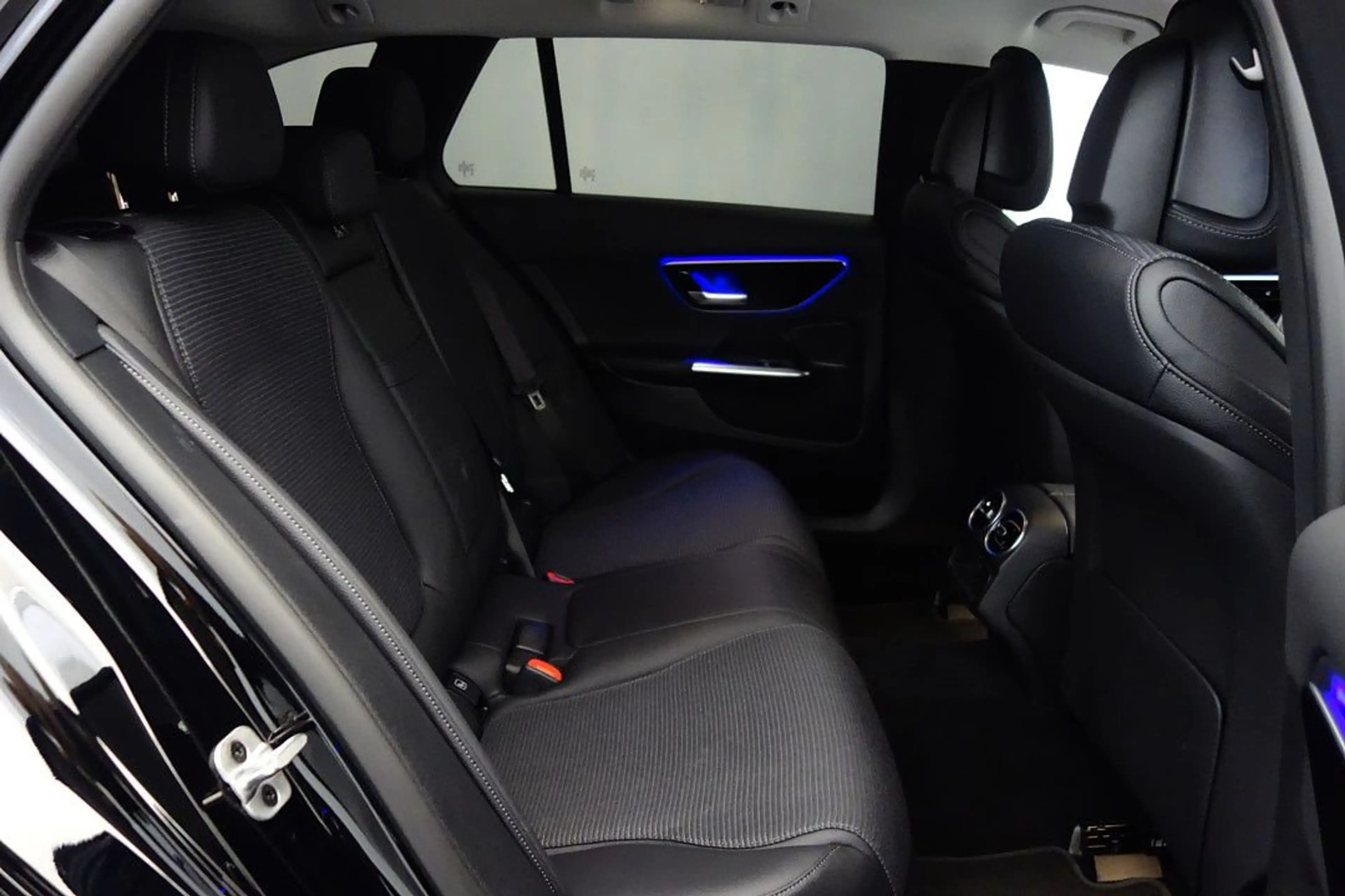 Mercedes-Benz C 200 d T 9G-TRONIC RFKMRA+E-HECK+E-SITZE+ACC+LED — photo 19