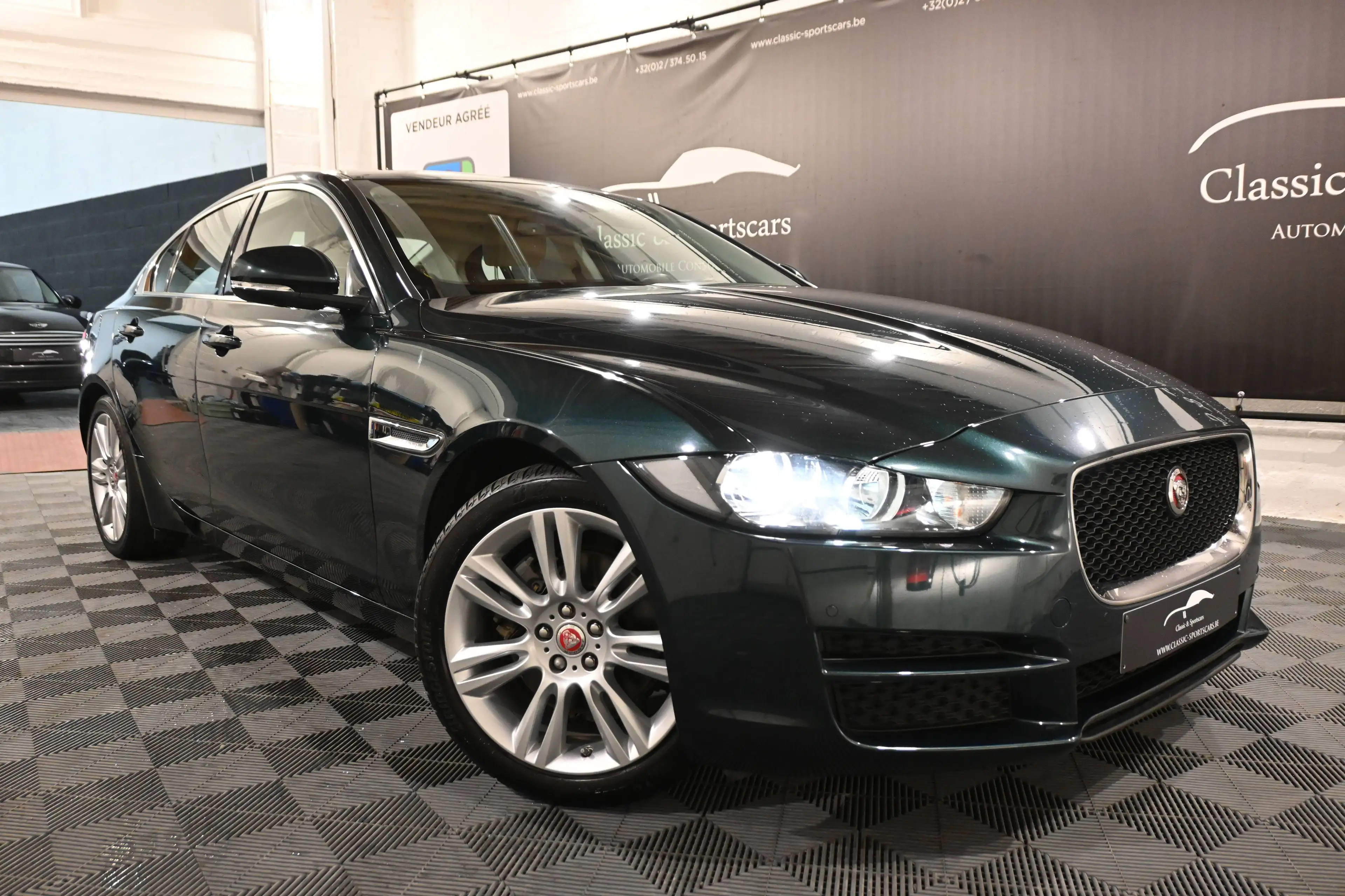 Jaguar XE XE 2.0 D EURO 6b / PACK SPORT / AUTO / CAMERA / LEDS / GPS NAVIGATION / PDC !! — photo 3