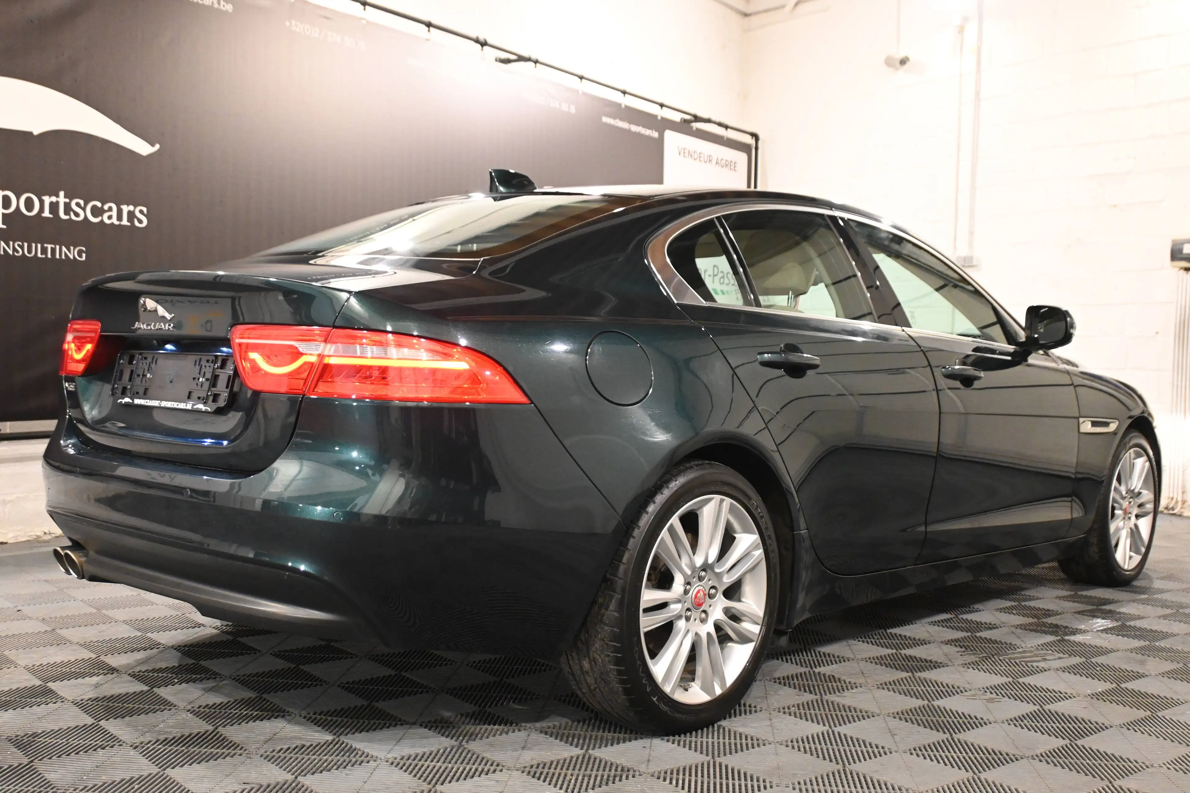 Jaguar XE XE 2.0 D EURO 6b / PACK SPORT / AUTO / CAMERA / LEDS / GPS NAVIGATION / PDC !! — photo 7