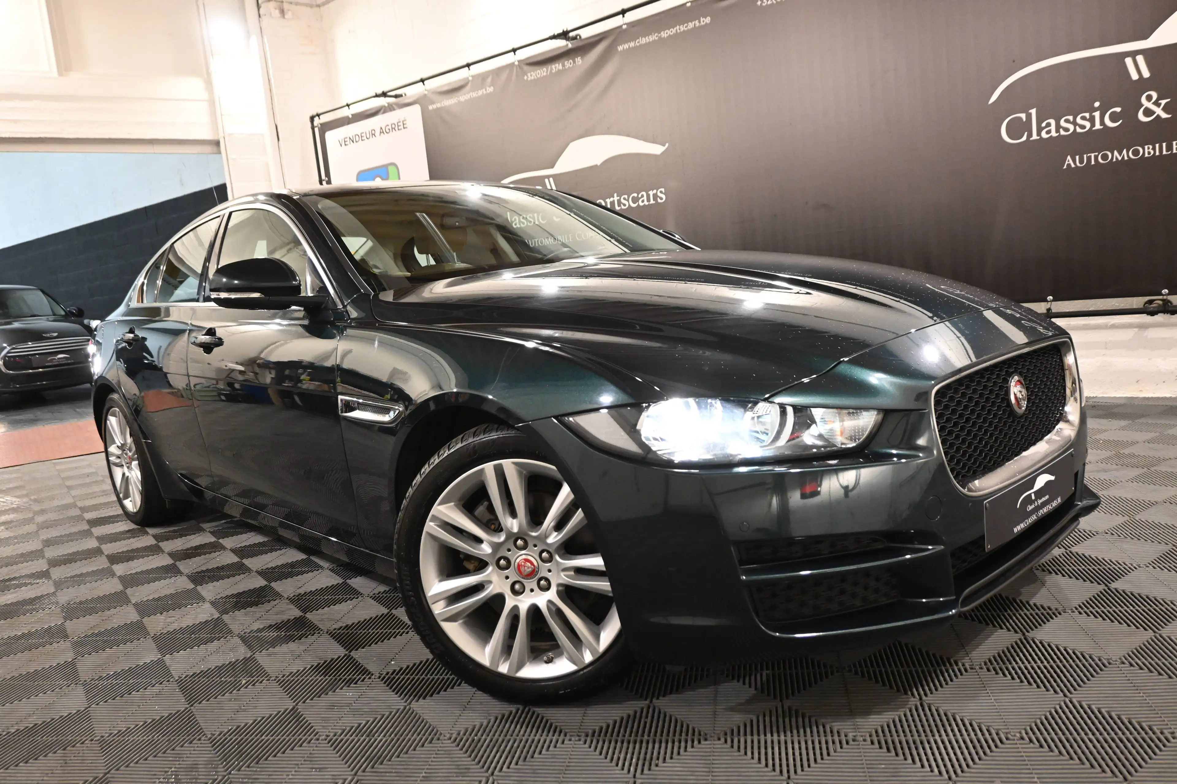 Jaguar XE XE 2.0 D EURO 6b / PACK SPORT / AUTO / CAMERA / LEDS / GPS NAVIGATION / PDC !! — photo 2