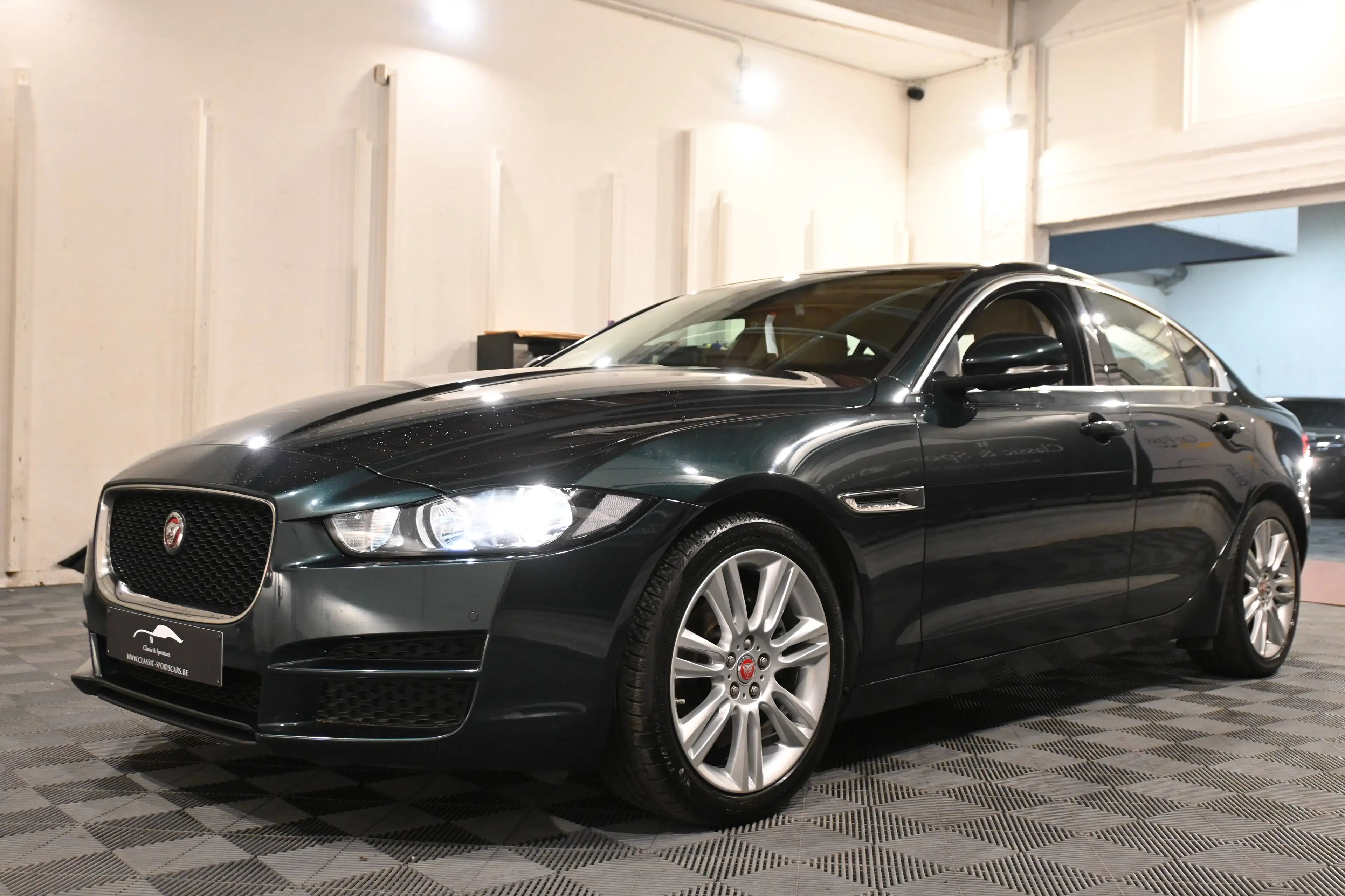 Jaguar XE XE 2.0 D EURO 6b / PACK SPORT / AUTO / CAMERA / LEDS / GPS NAVIGATION / PDC !! — photo 5