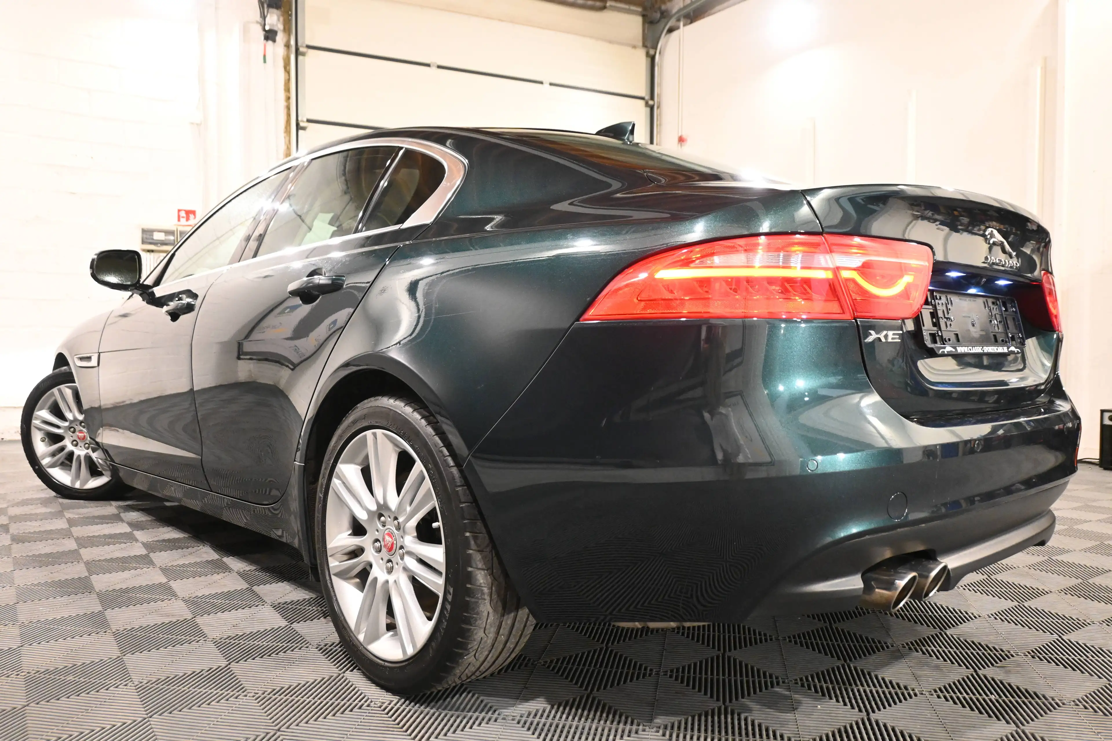 Jaguar XE XE 2.0 D EURO 6b / PACK SPORT / AUTO / CAMERA / LEDS / GPS NAVIGATION / PDC !! — photo 9