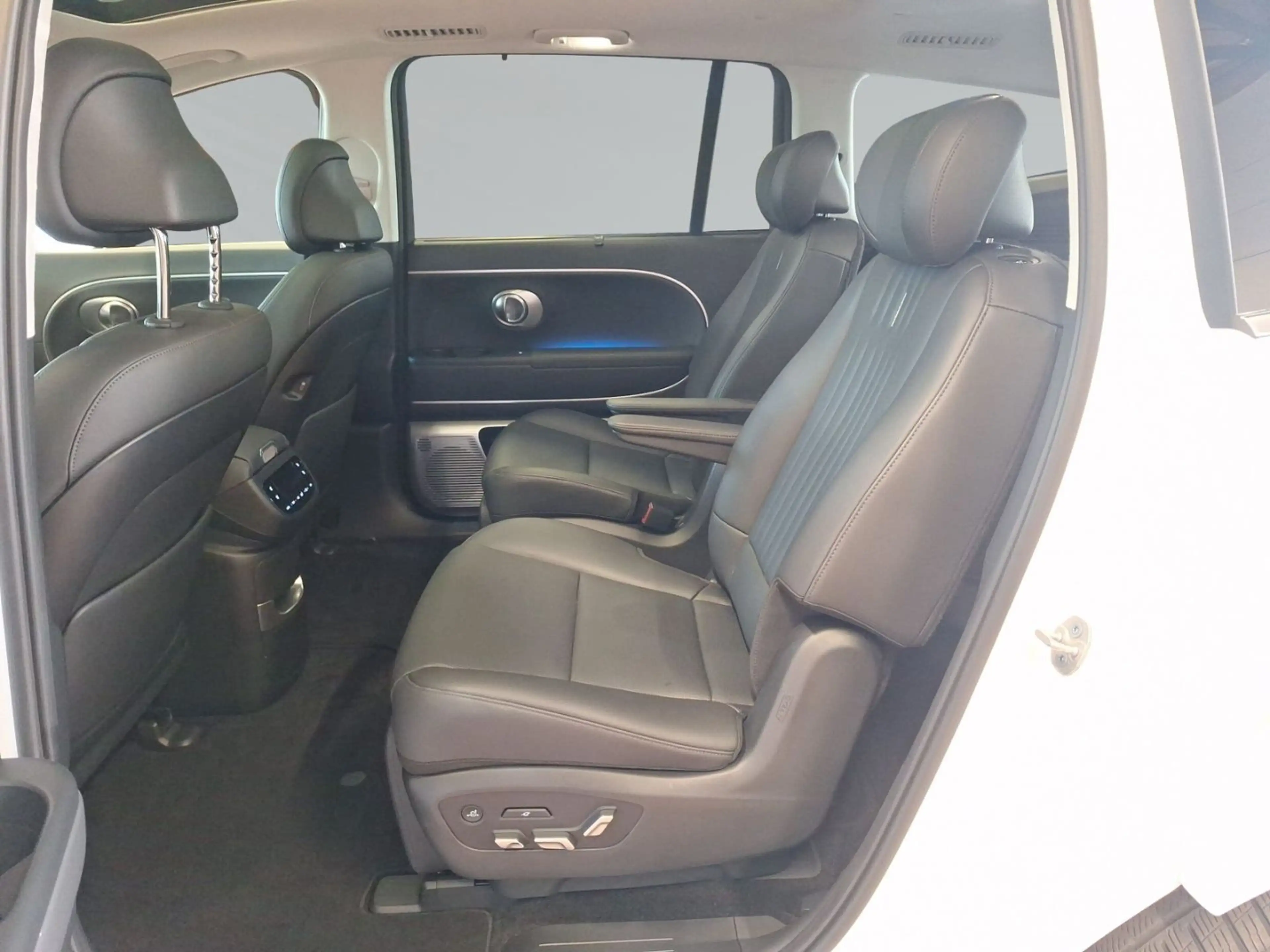 Hyundai IONIQ 9 EV 110kWh 4WD UNIQ Nappa  6-S Relax elSD — photo 10