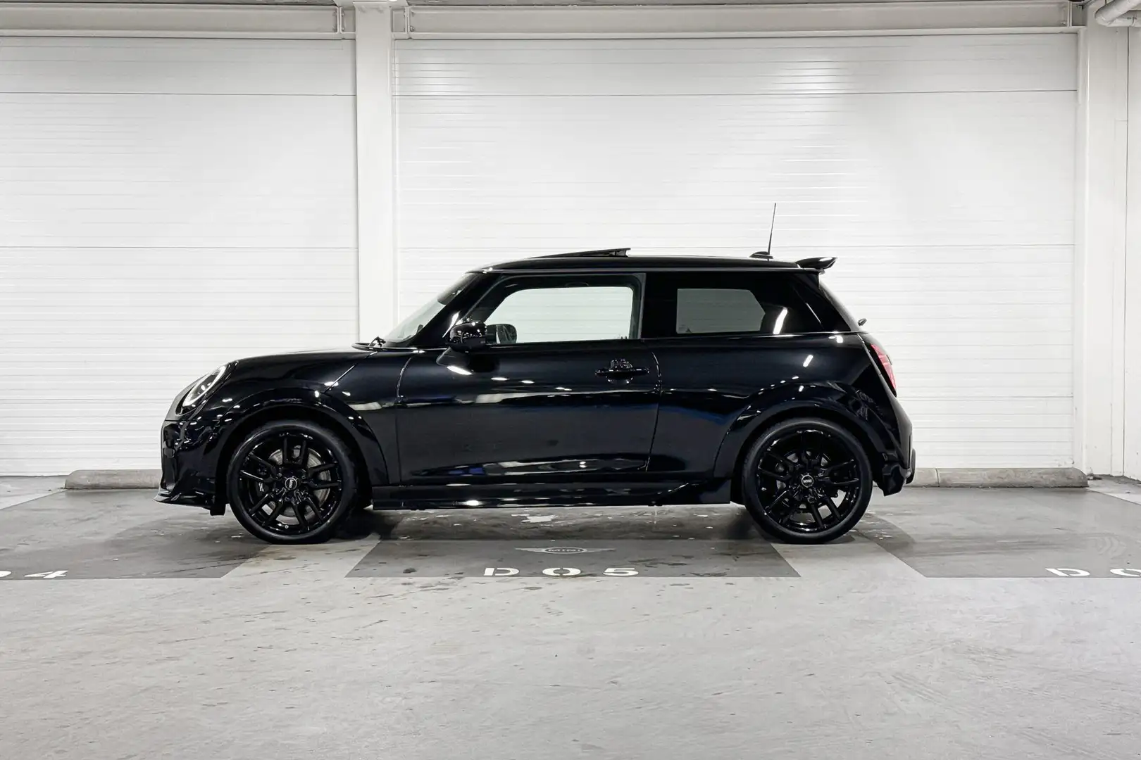 MINI Cooper C | John Cooper Works Uitvoering | Pakket M | 18" Jo Noir - 2
