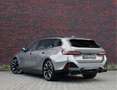 BMW 550 5-serie Touring 550e xDrive | Sportstoel - Pano - Grijs - thumbnail 2