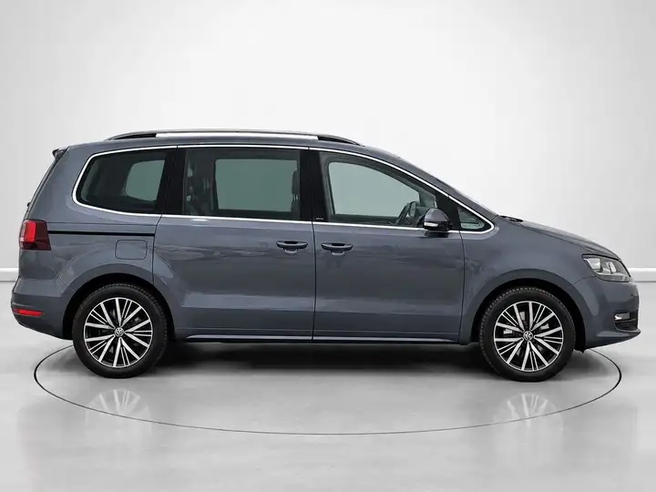 Volkswagen Sharan 2017, foto 2