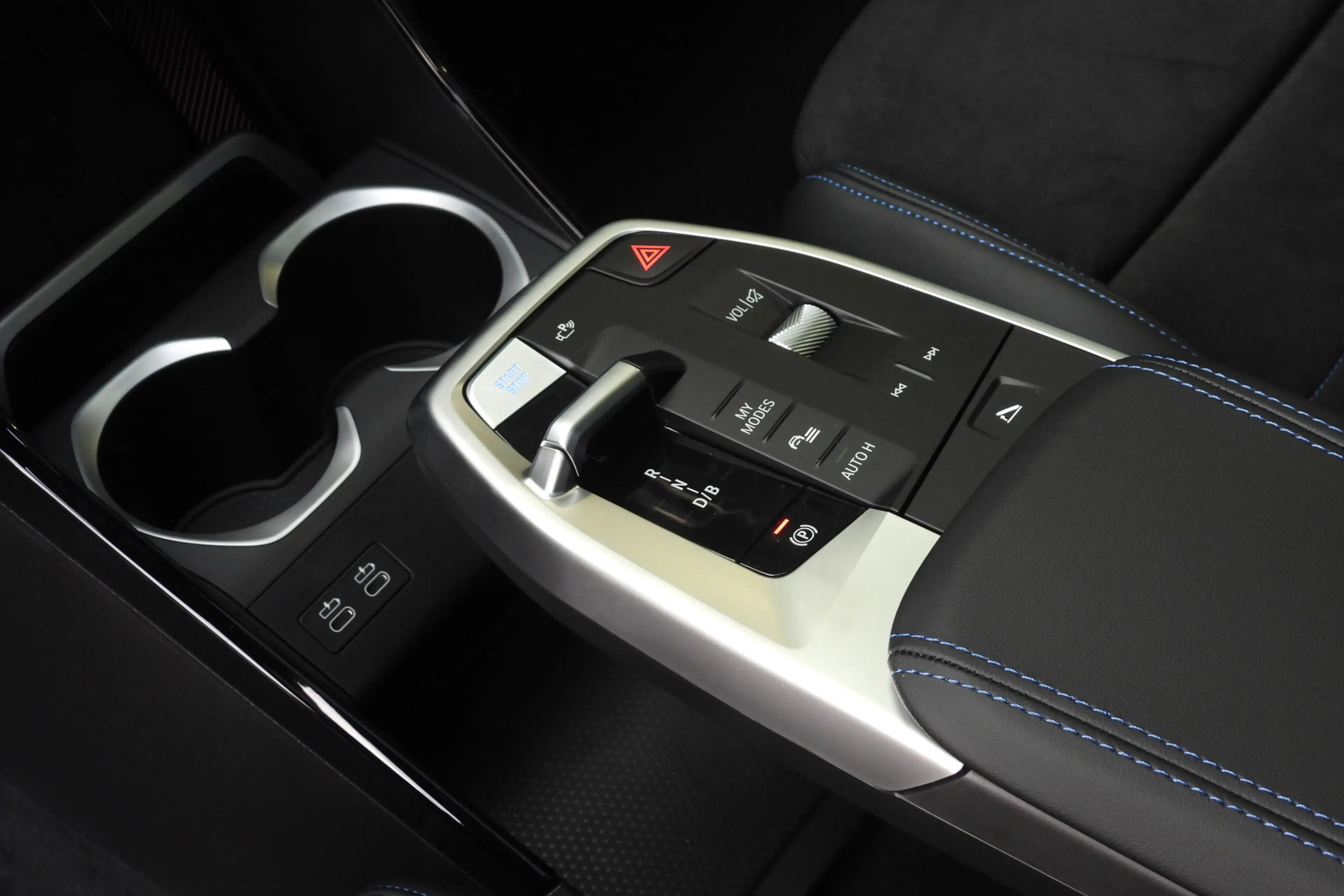 BMW iX1 eDrive20 M Sport / Panoramadak / Trekhaak / Sports — photo 13