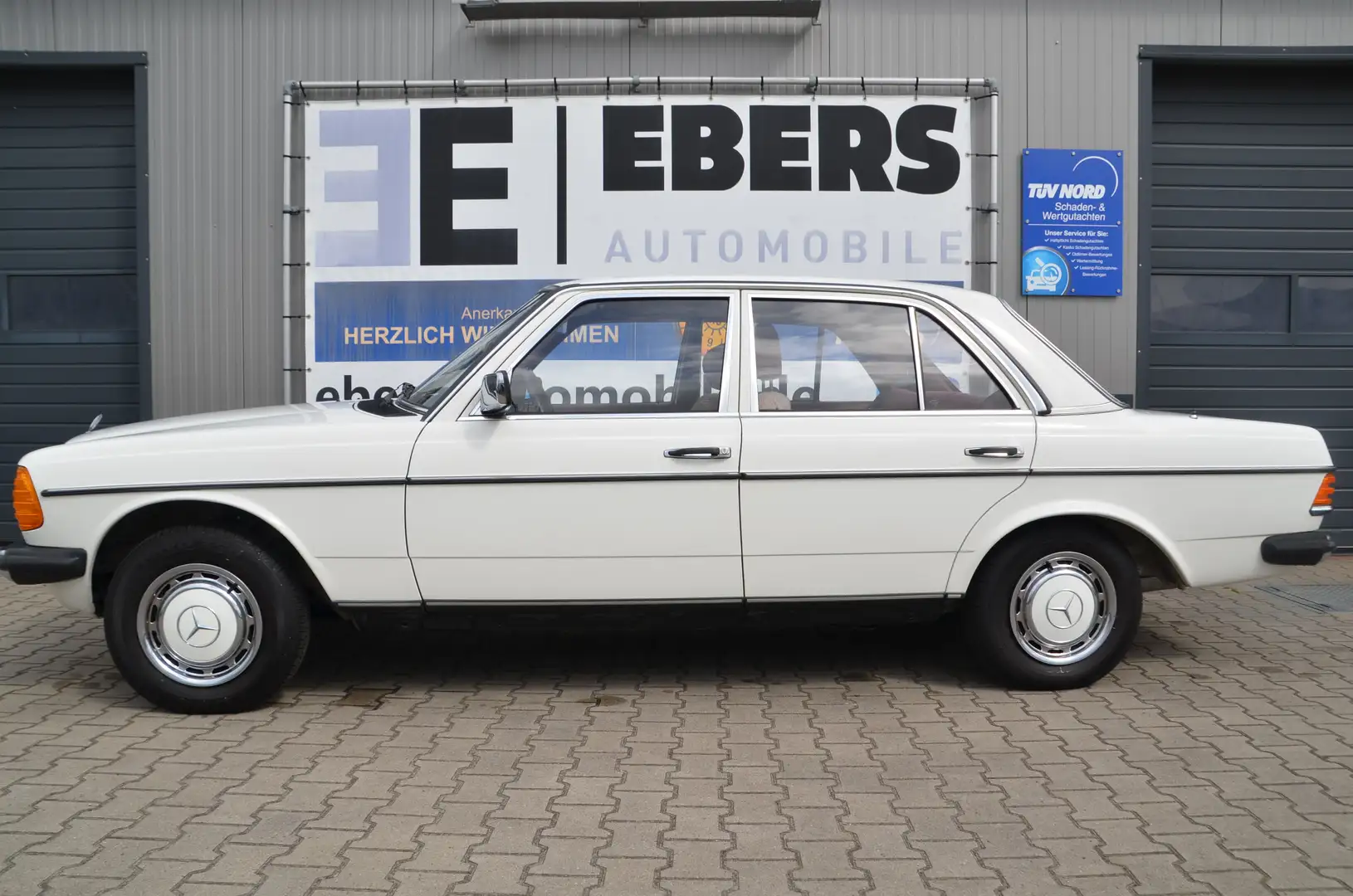 Mercedes-Benz 230 123/230 Oldtimer H-KENNZ/TÜV !!WERTANLAGE!! Weiß - 2