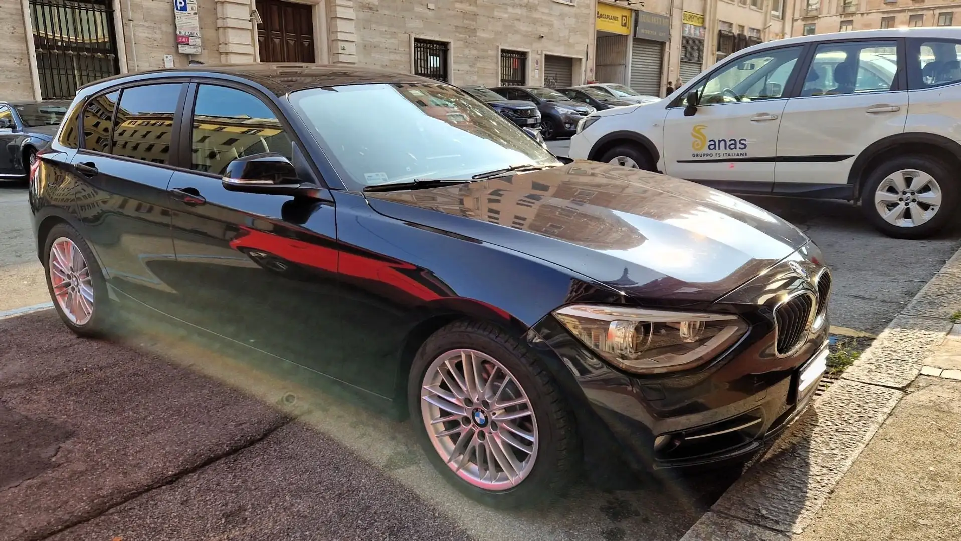 BMW 120 120d 5p Sport Чёрный - 1