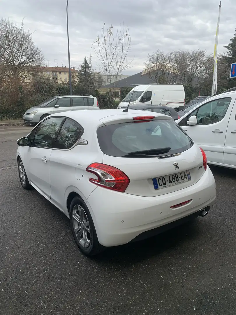 Peugeot 208 1.6 VTi 120ch BVM5 Allure - 2