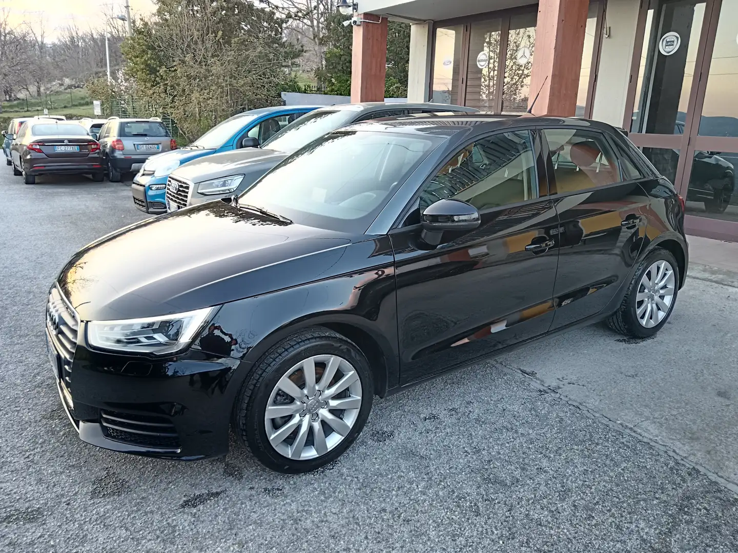 Audi A1 SPB 1.6 TDI 115CV METAL PLUS + NEOPATENTATI Schwarz - 2