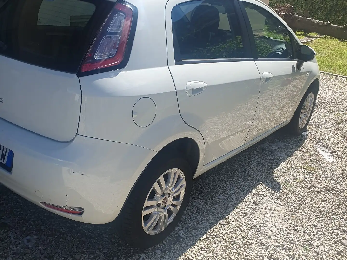 Fiat Punto 5p 1.4 natural power Classic Active Bílá - 2