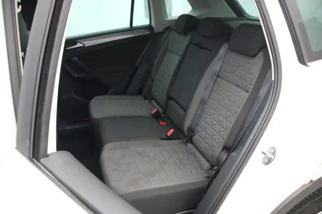 Volkswagen Tiguan view 12