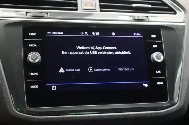 Volkswagen Tiguan view 6