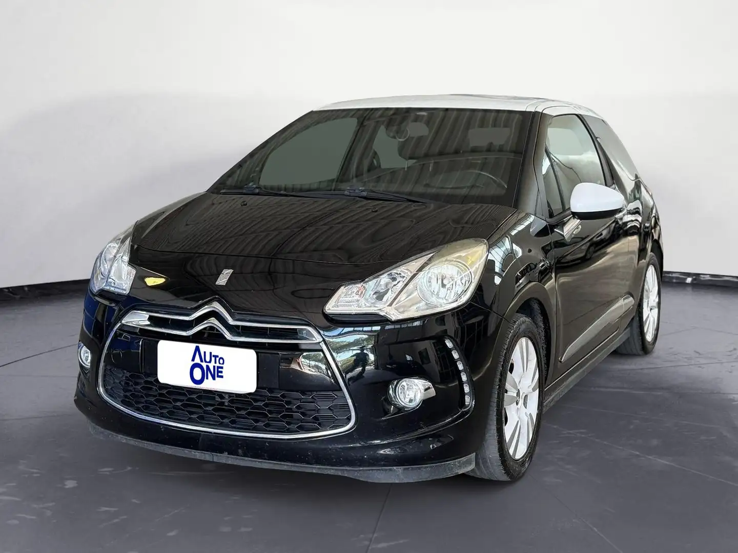DS Automobiles DS 3 1.4 HDi 70Cv So Chic Bicolor Fekete - 1