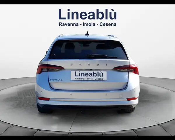 Skoda Octavia view 4