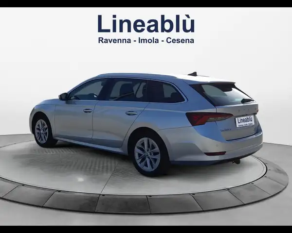 Skoda Octavia view 3