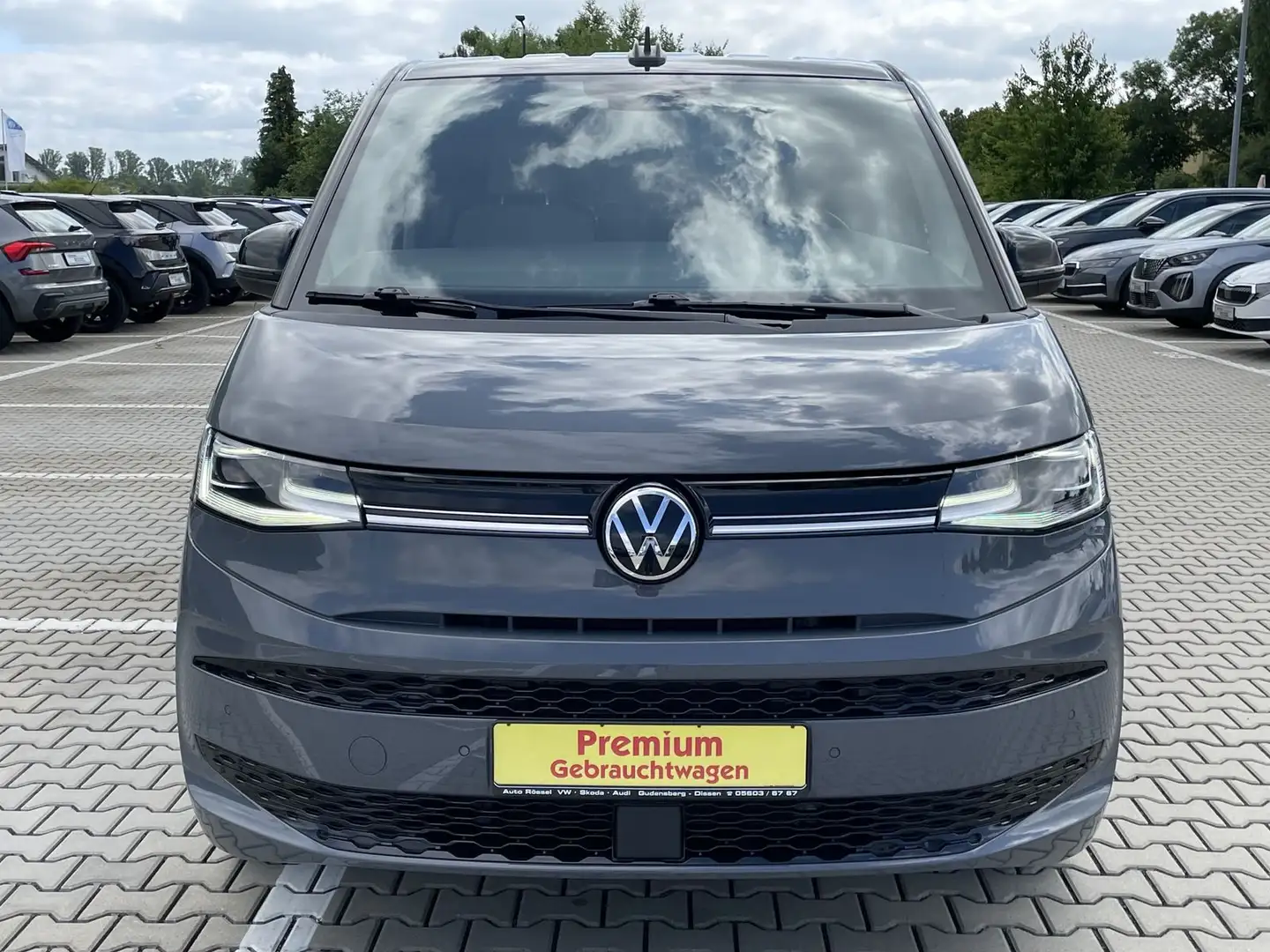 Volkswagen T7 Multivan Lang 2.0 TDI DSG Edition Navi Grau - 2
