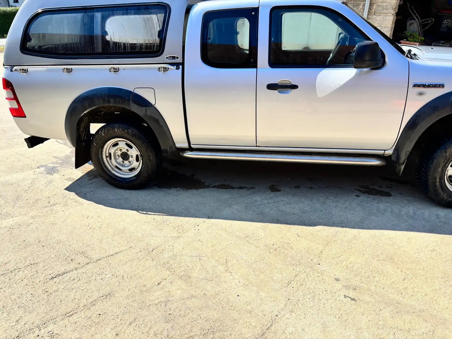 Ford Ranger Ranger Superkabine 4x4 2,5 TDCi Silber - 2