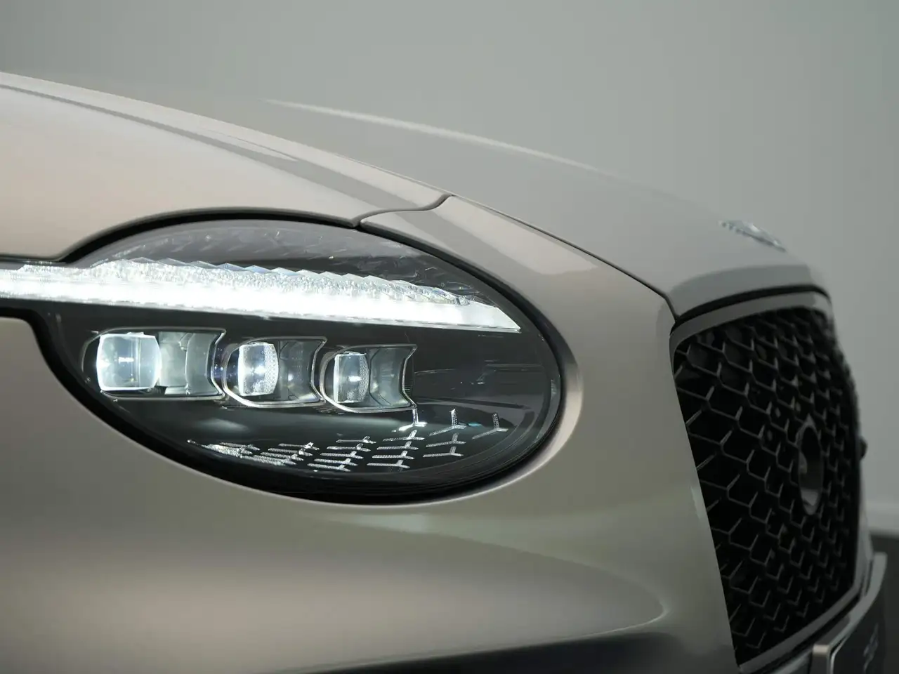 Bentley Continental GT 2024 — фото 13