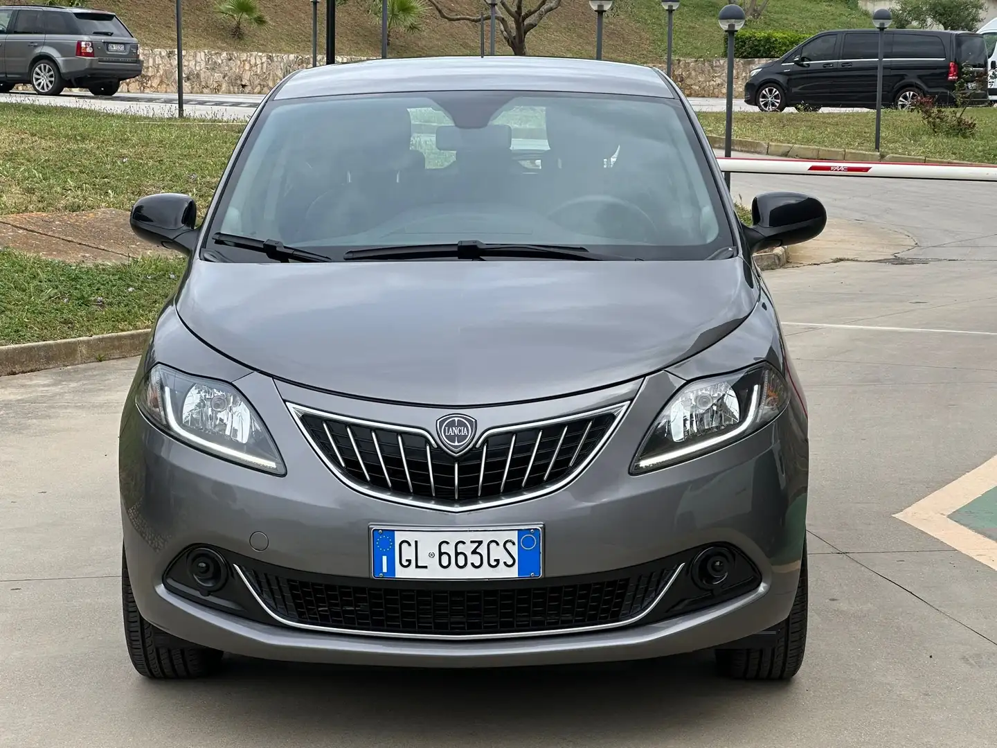 Lancia Ypsilon 1.0 FIREFLY HYBRID UNIPRO+AZIENDALE+PROMO !!! Grau - 2