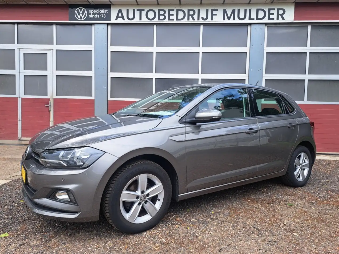 Volkswagen Polo 1.0 TSI 95 Pk Comfortl Bs Acc Nav. Lmv 5 drs. Appl Grijs - 1