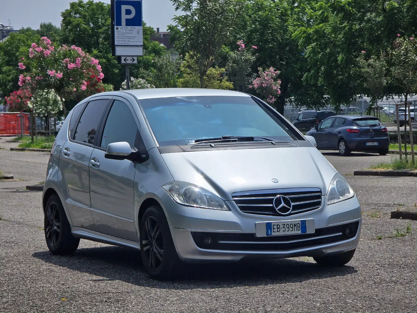Mercedes-Benz A 180 Classe A - Premium Neopatentati Argento - 2