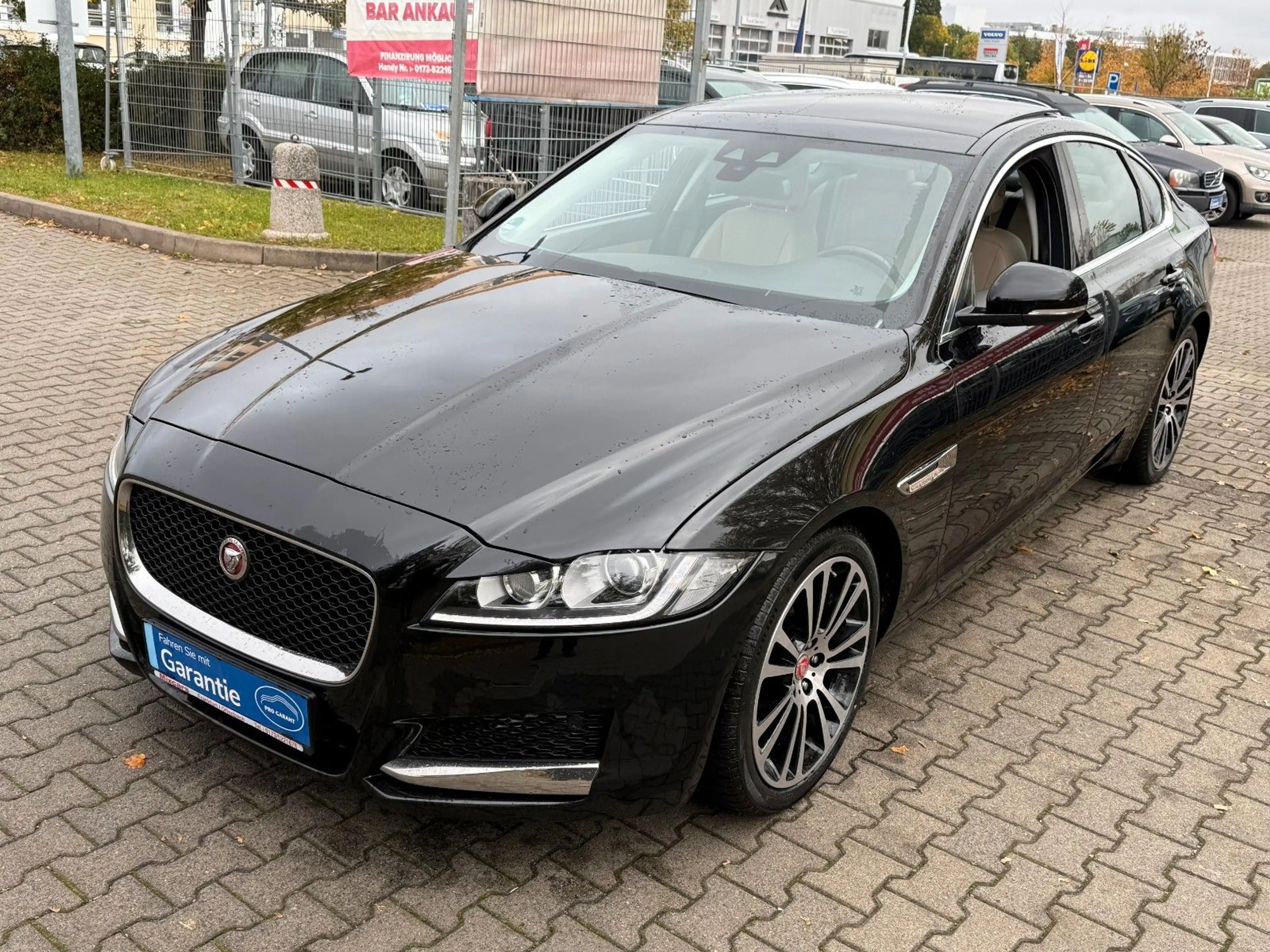 Jaguar XF 3.0 D Prestige*PANO*LEDER*GR.NAVI*BI.XEN*VOL* — photo 7