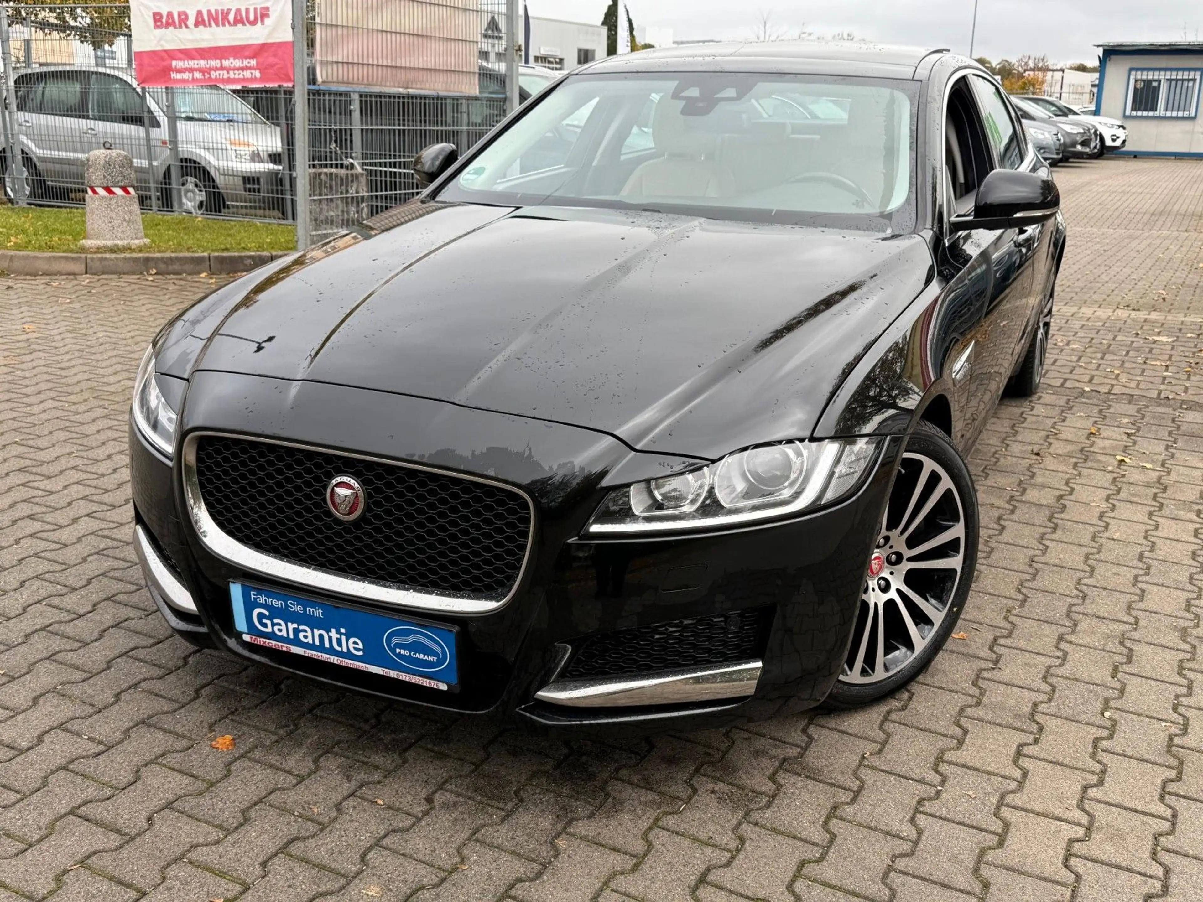 Jaguar XF 3.0 D Prestige*PANO*LEDER*GR.NAVI*BI.XEN*VOL* — photo 3