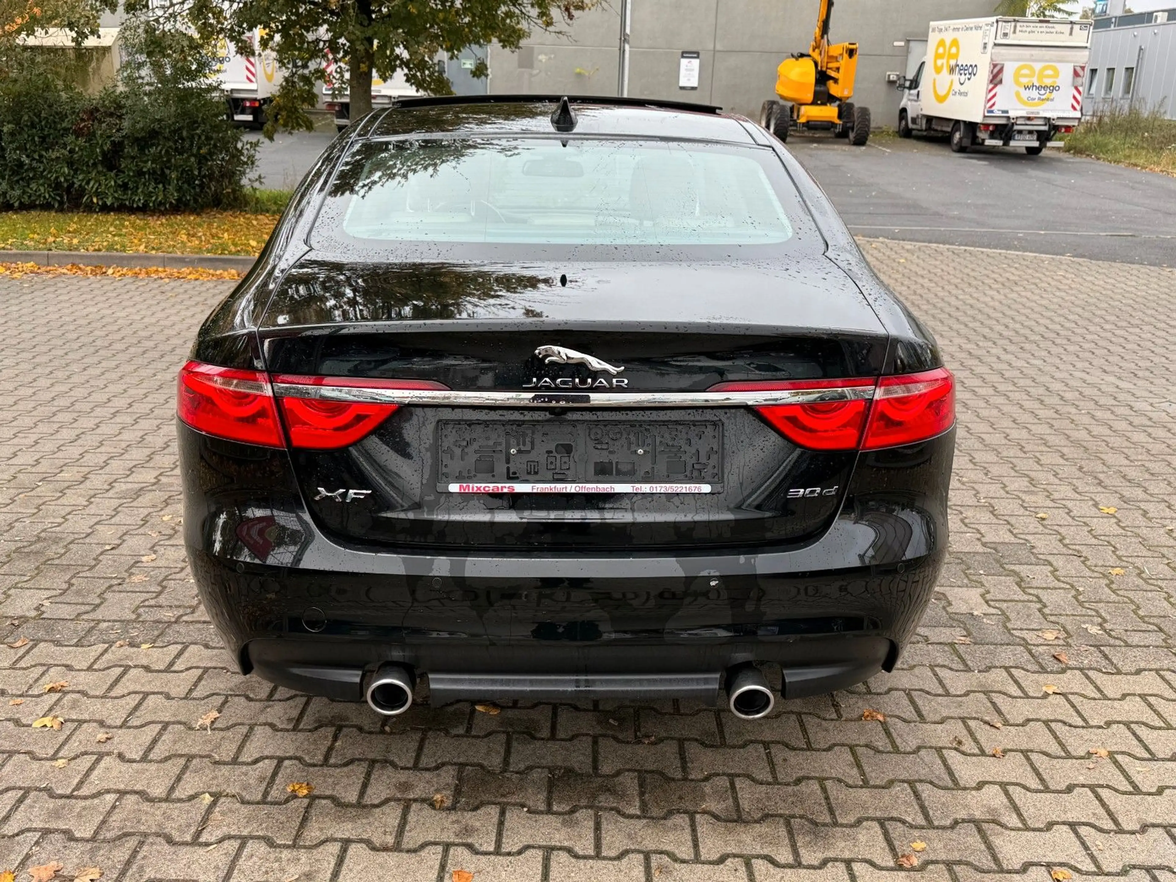 Jaguar XF 3.0 D Prestige*PANO*LEDER*GR.NAVI*BI.XEN*VOL* — photo 9