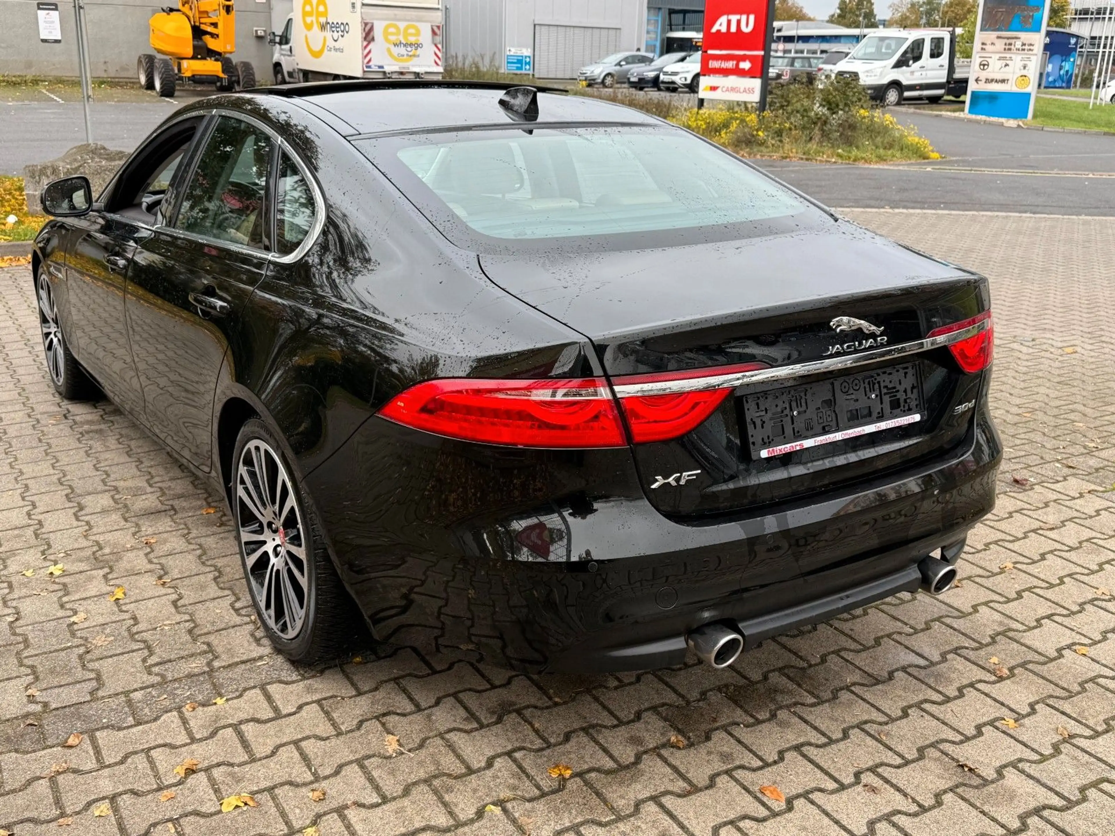 Jaguar XF 3.0 D Prestige*PANO*LEDER*GR.NAVI*BI.XEN*VOL* — photo 8