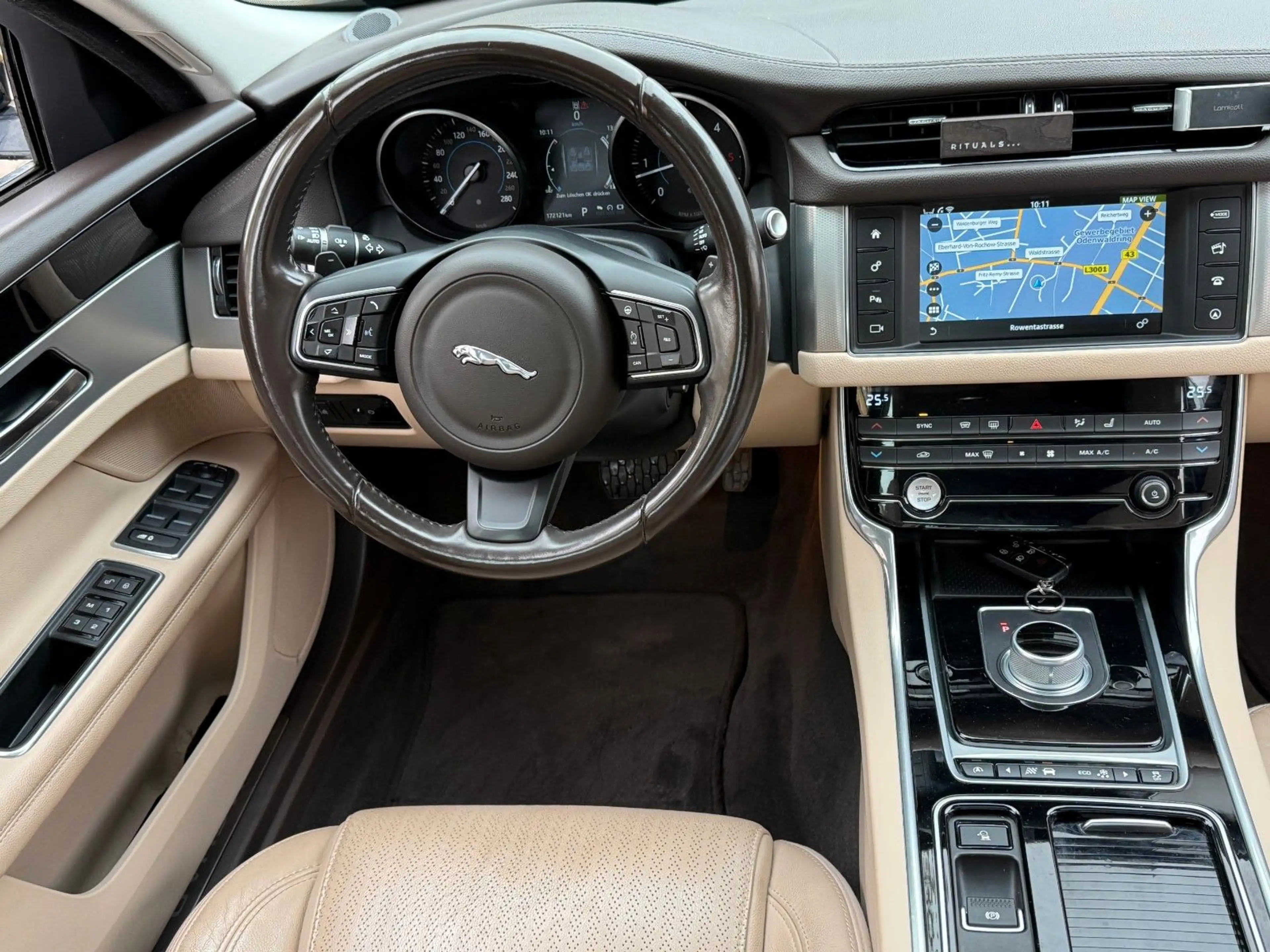 Jaguar XF 3.0 D Prestige*PANO*LEDER*GR.NAVI*BI.XEN*VOL* — photo 13