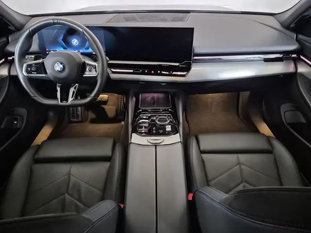 BMW 5 Series view 9