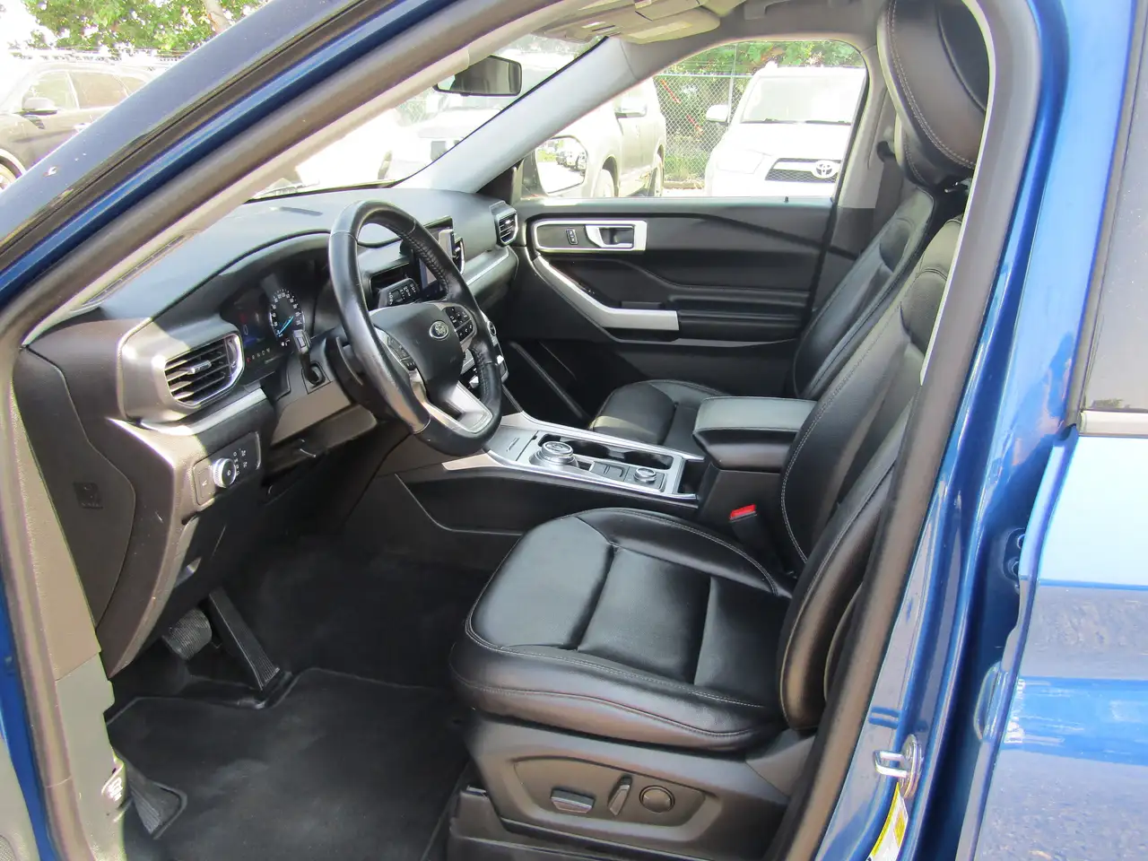Ford Explorer снимка Ford Explorer
