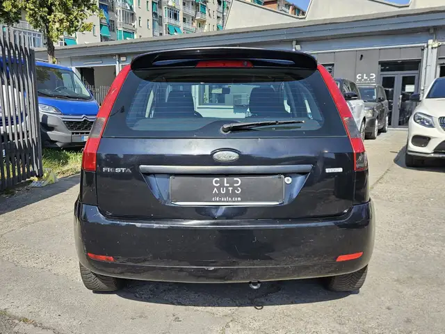 Ford Fiesta view 3