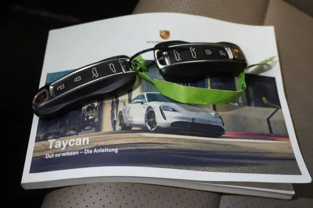 Porsche Taycan 4 Cross Turismo 83,7kWh 20"TurboS/ACC/Navi/Keyles Ansicht 18