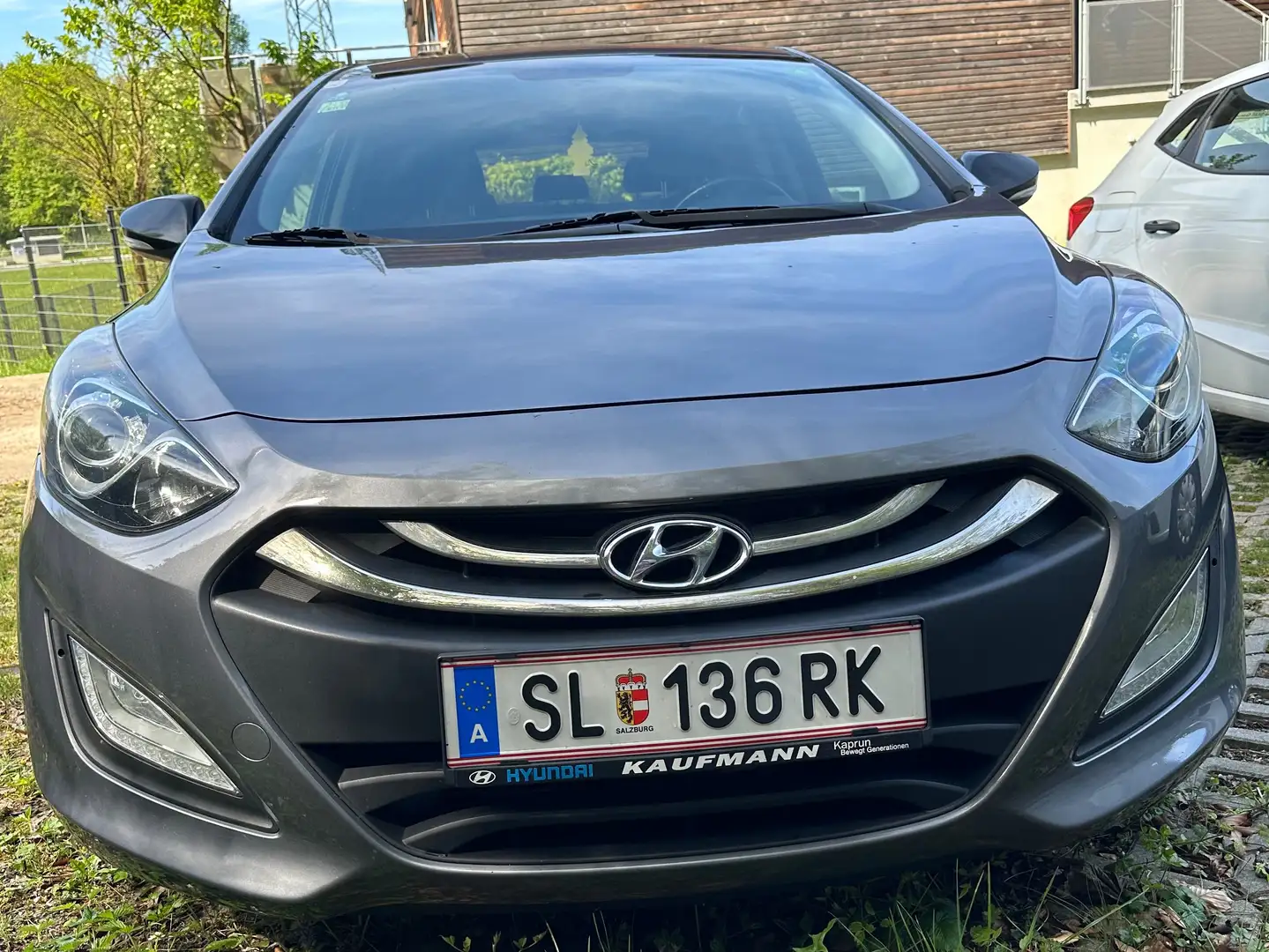 Hyundai i30 1,4 CRDi Go Grau - 1