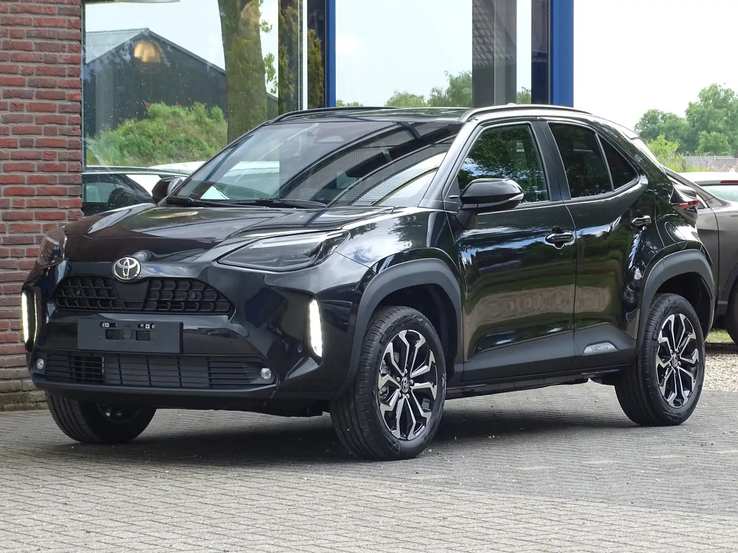 Toyota Yaris Cross 1.5 Hybrid 130 pk Dunamic + Comfort Pack Noir - 1