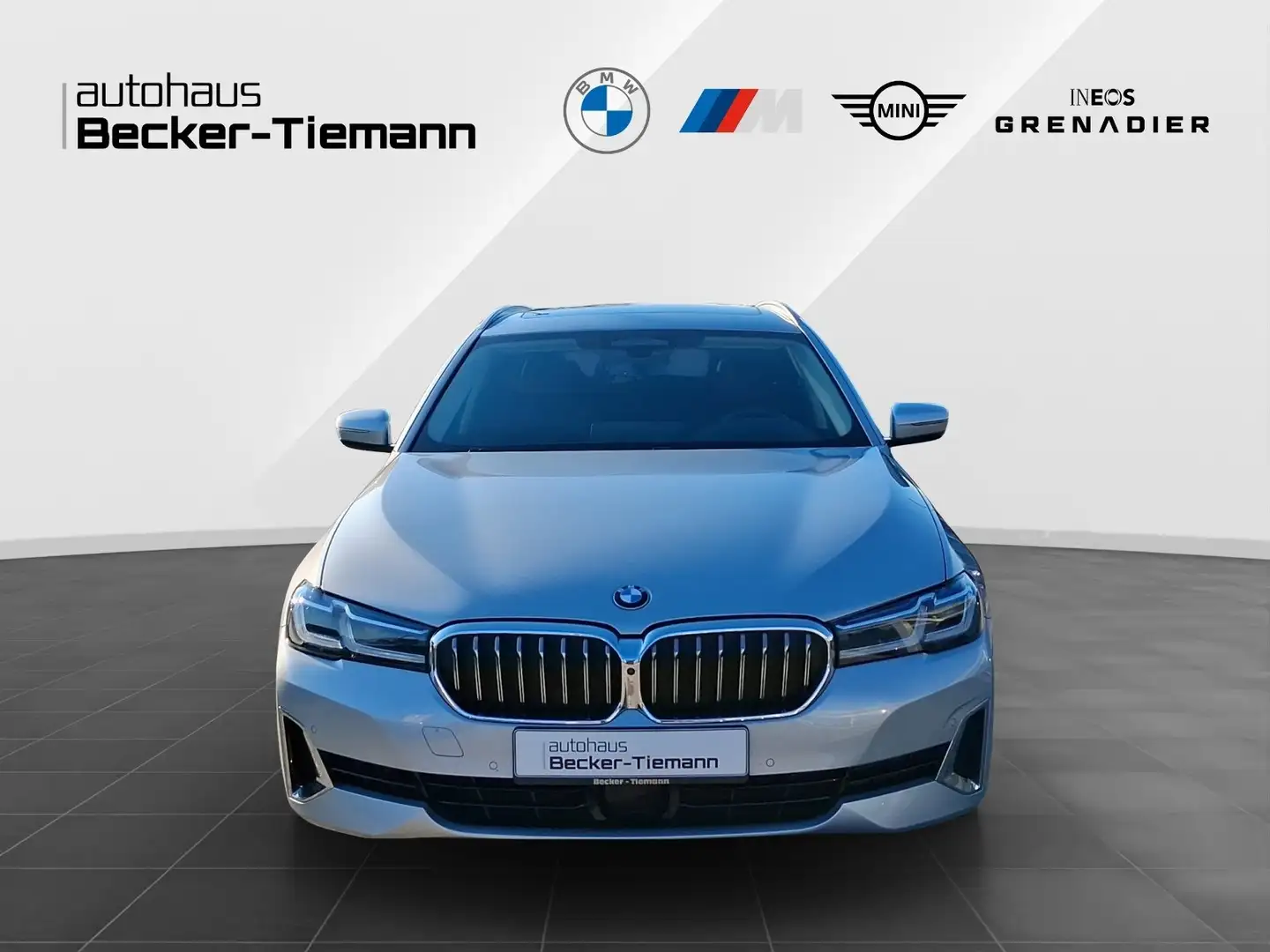 BMW 540 i xDrive Touring Luxury Line/ Driving Assistant Pr Silber - 2