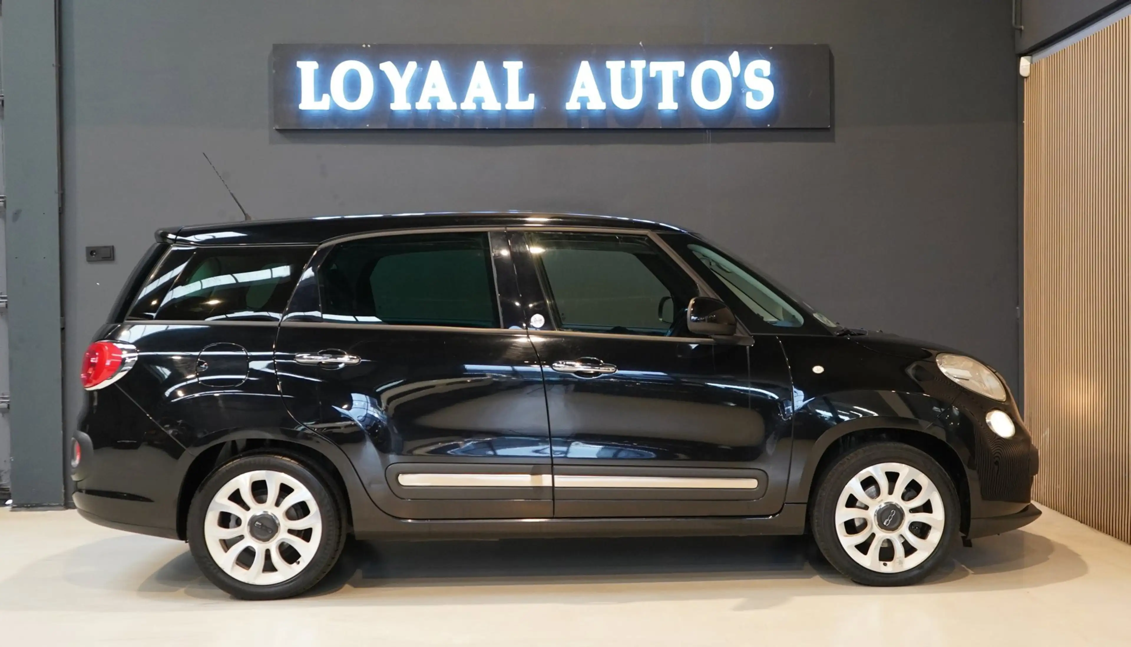 Fiat 500L Living 0.9 TwinAir Lounge 7p. | ACHTERUITRIJC. | C — photo 9