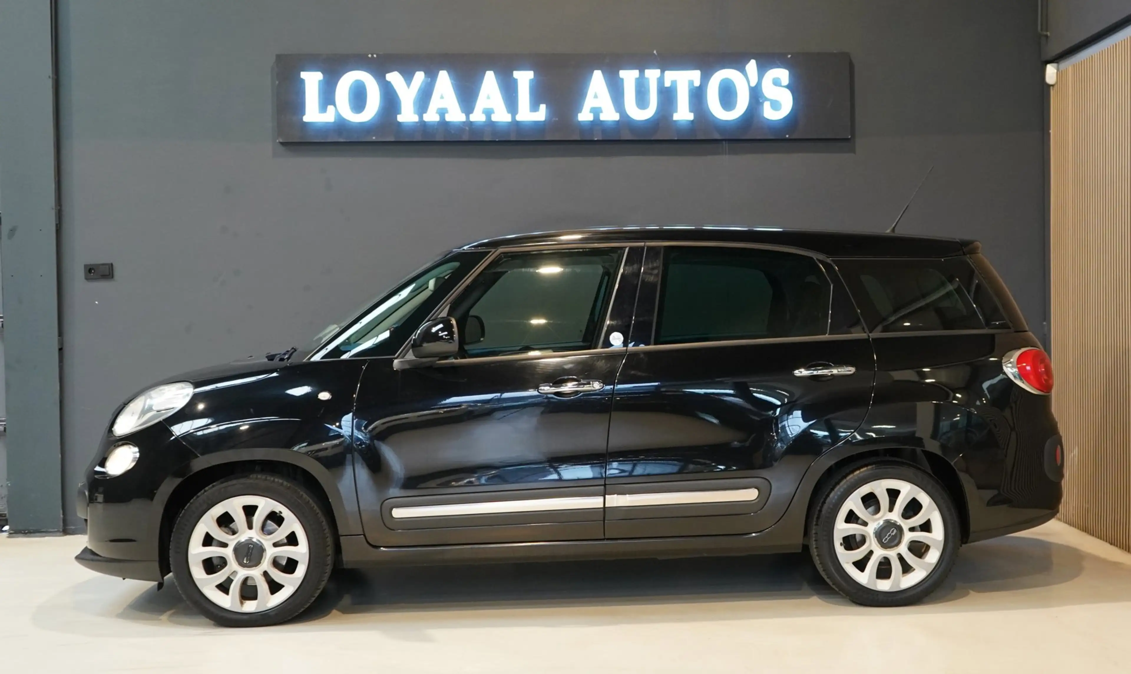 Fiat 500L Living 0.9 TwinAir Lounge 7p. | ACHTERUITRIJC. | C — photo 5