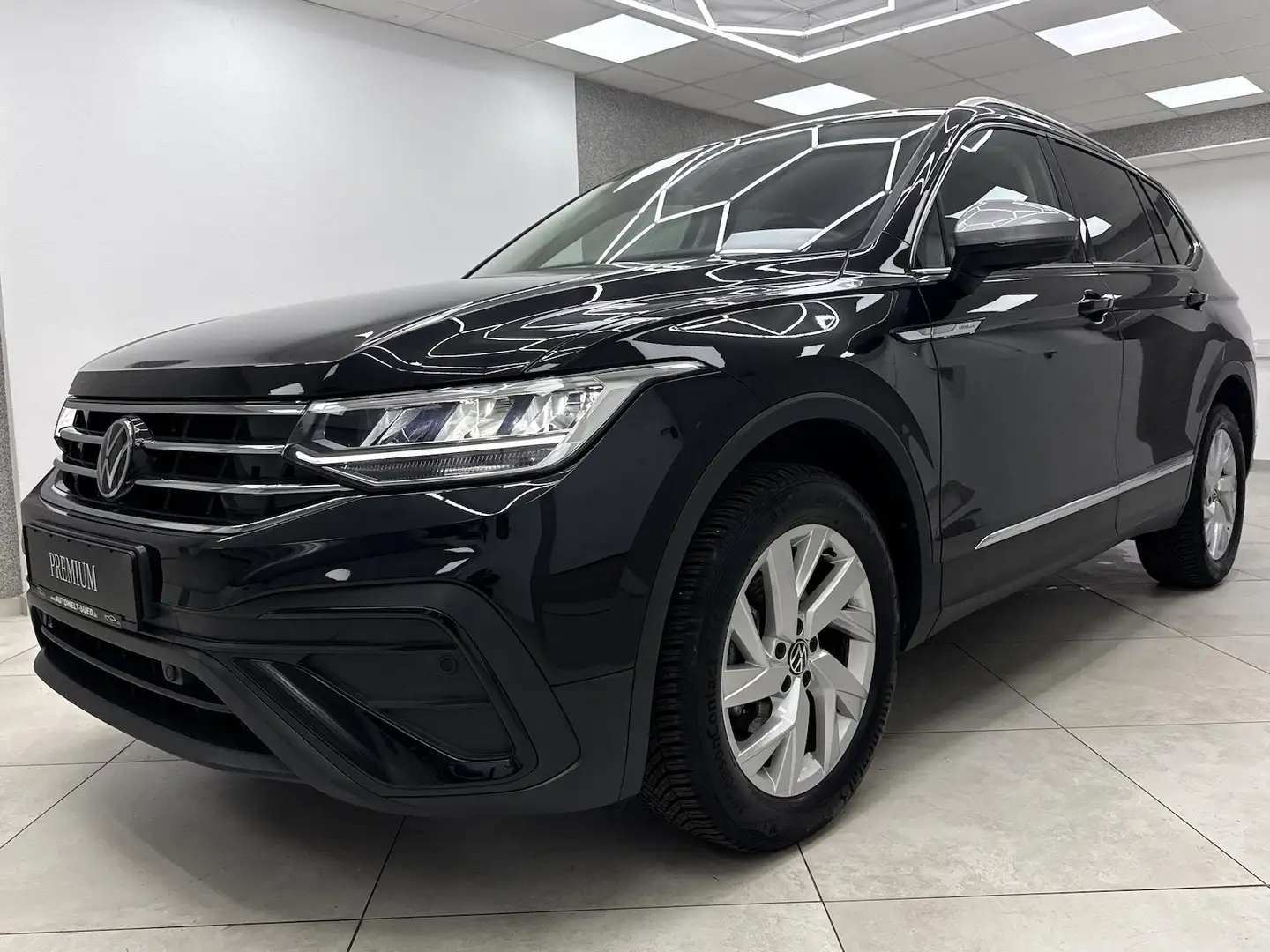 Volkswagen Tiguan Allspace 2.0 TDI DSG Life 7Sitzer RCam LED AHK Schwarz - 2