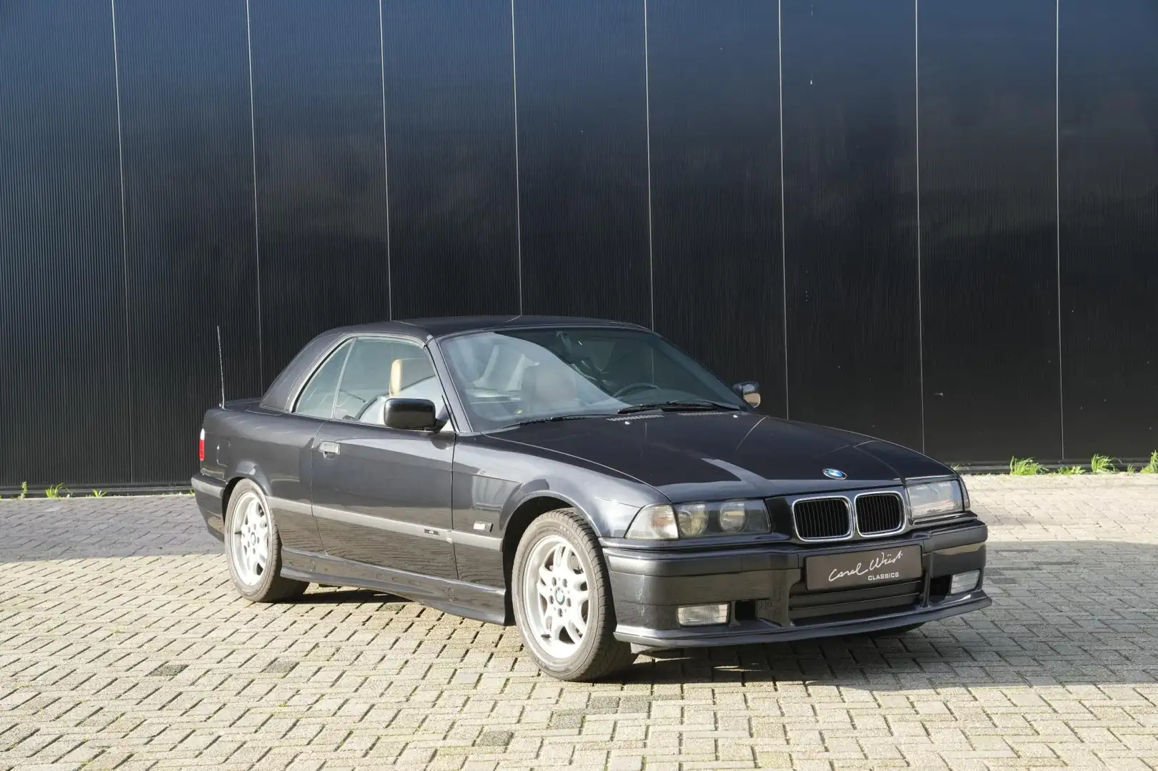 BMW 320 3-serie Cabrio 320i cabriolet M-pakket hardtop Zwart - 1