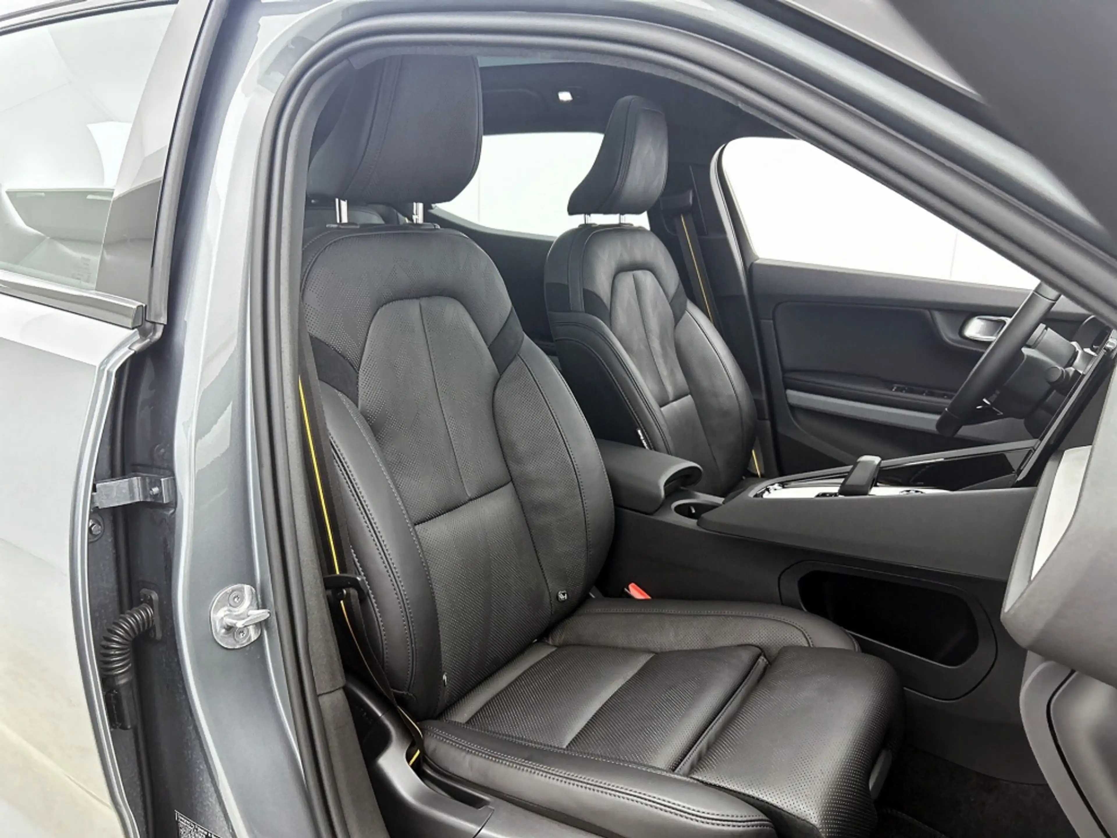 Polestar 2 Long Range Dual motor Plus 82 kWh — photo 10