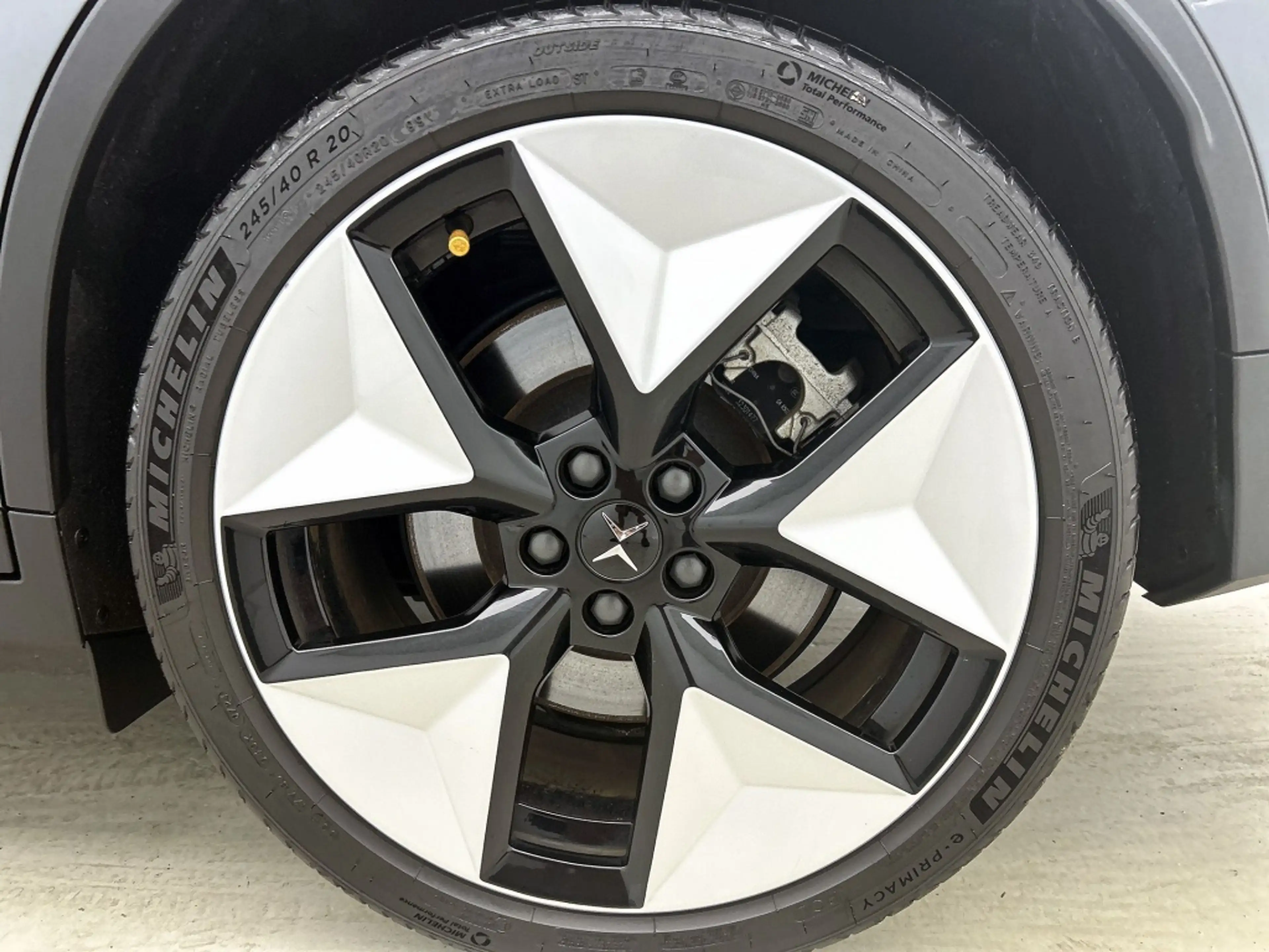 Polestar 2 Long Range Dual motor Plus 82 kWh — photo 14